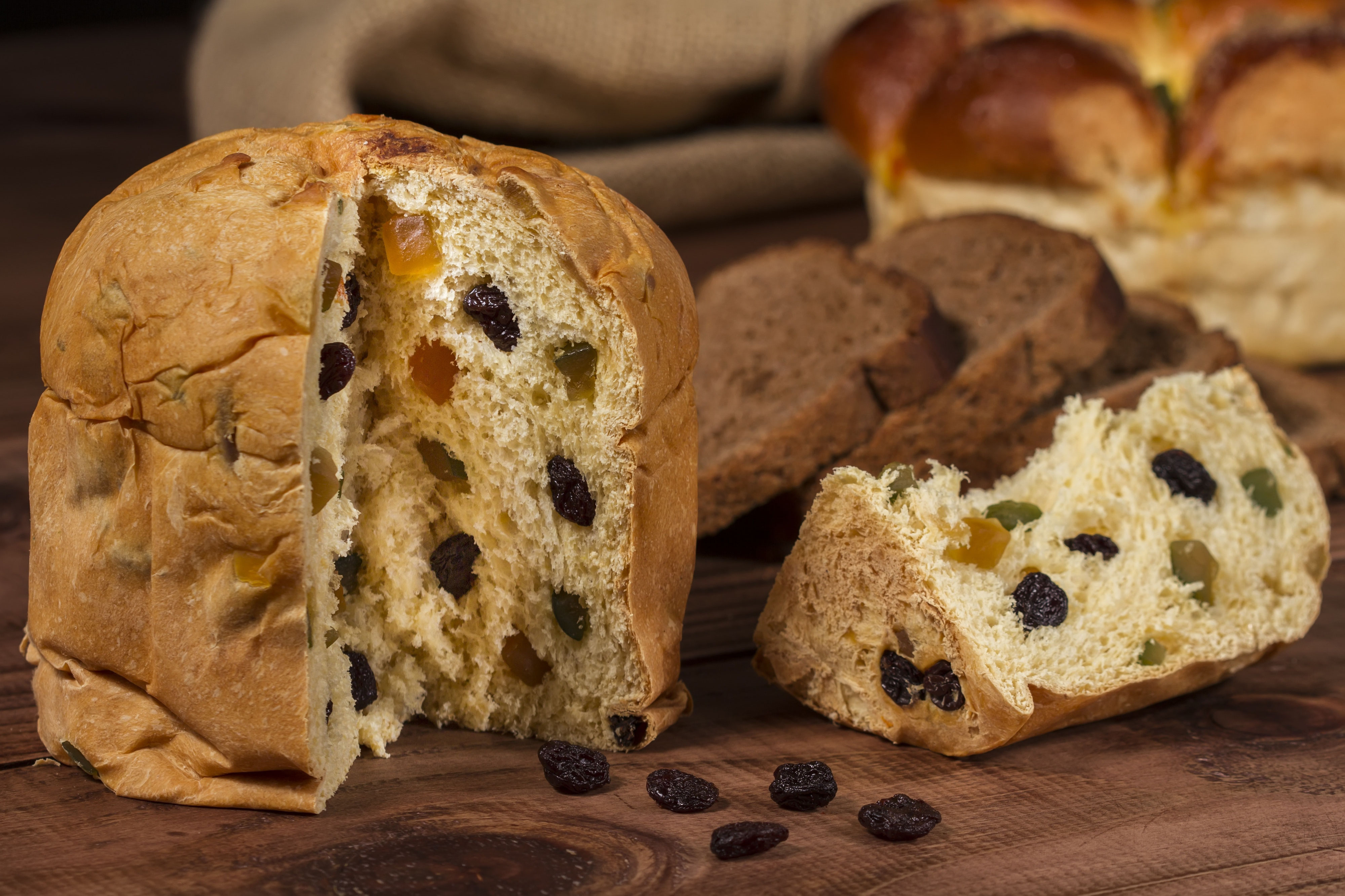 WeihnachtsKuchen mit bunten Trockenfrüchten