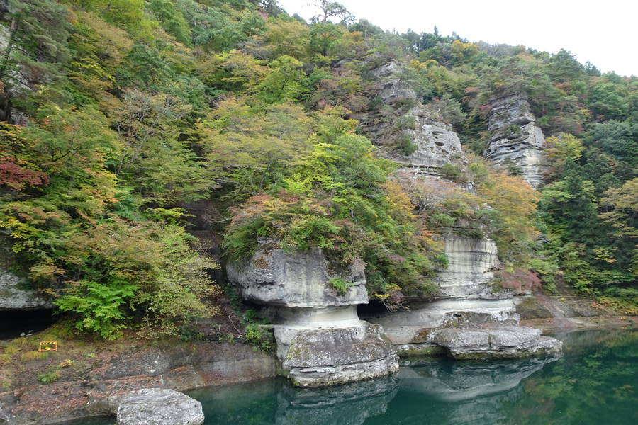 塔のへつり｜断崖が削れて塔になる【福島観光スポット】