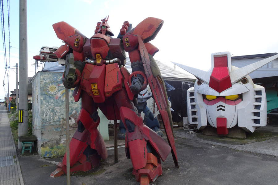 理髪店にモビルスーツが集結 ガンダム ザク あれは まさか 青森観光スポット おおむね観光ちゃんねる 旅行エンタメ情報サイト