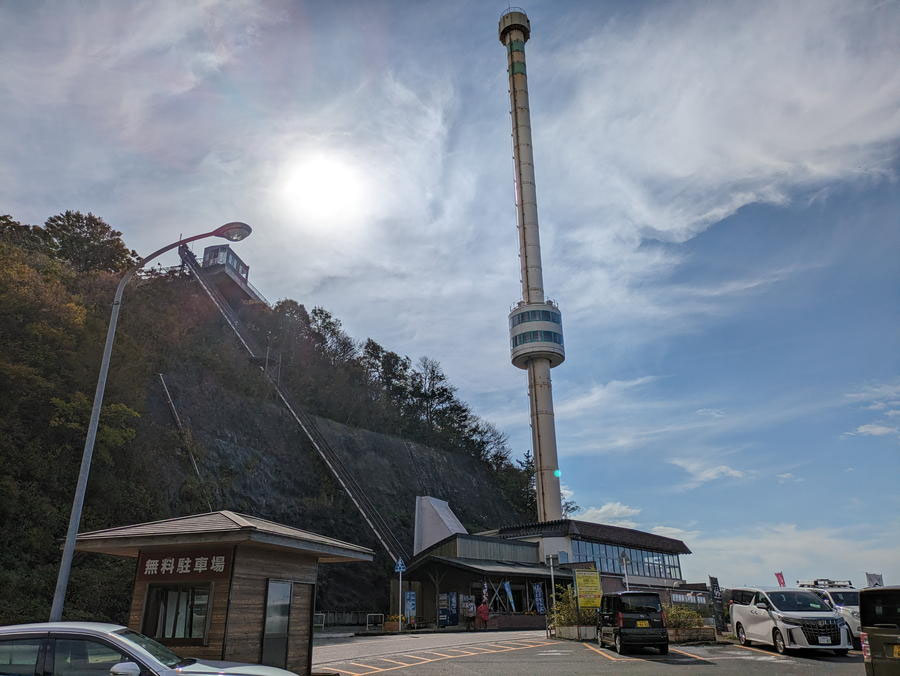 弥彦山頂パノラマタワー｜日本最古の昇降回転式展望タワーで360°眺望