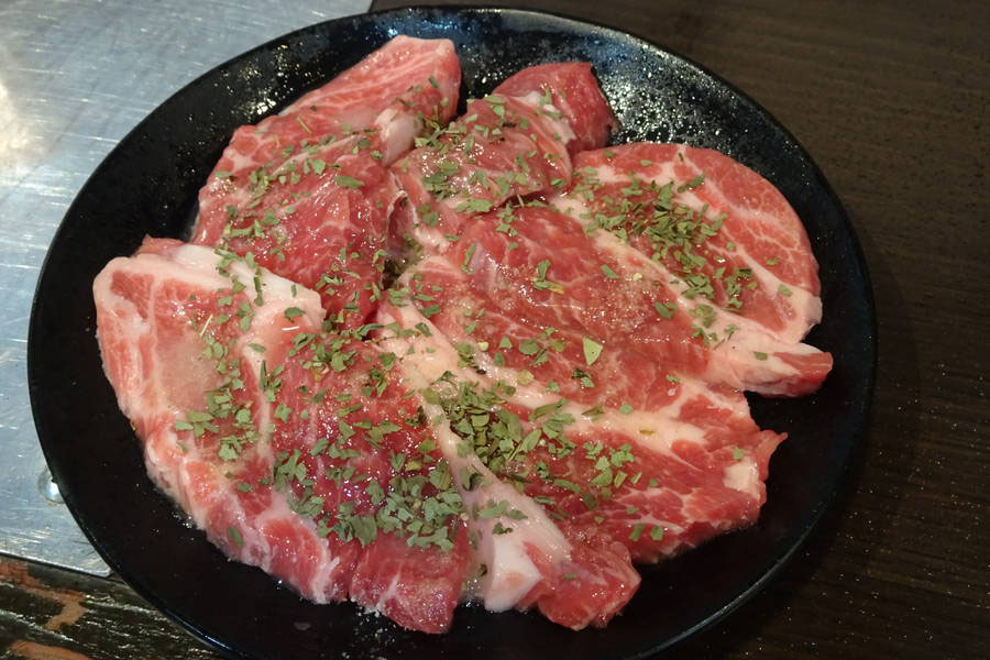 大黒屋｜獣臭さも気にならない！安くて絶品の肉汁滴る生ラムジンギスカン【北海道・旭川グルメ】