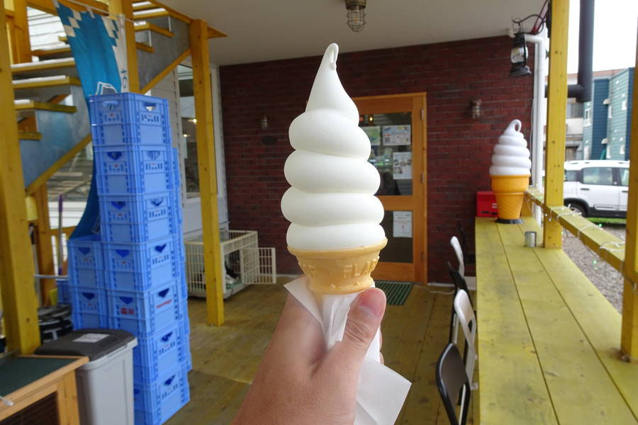 ツキサップ農園｜逆さにしても落ちない超濃厚ソフトクリーム【北海道