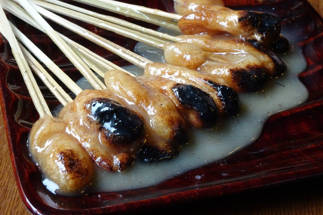 一文字屋和輔 本家と元祖が向かい合う名物あぶり餅 京都グルメ おおむね観光ちゃんねる 旅行エンタメ情報サイト