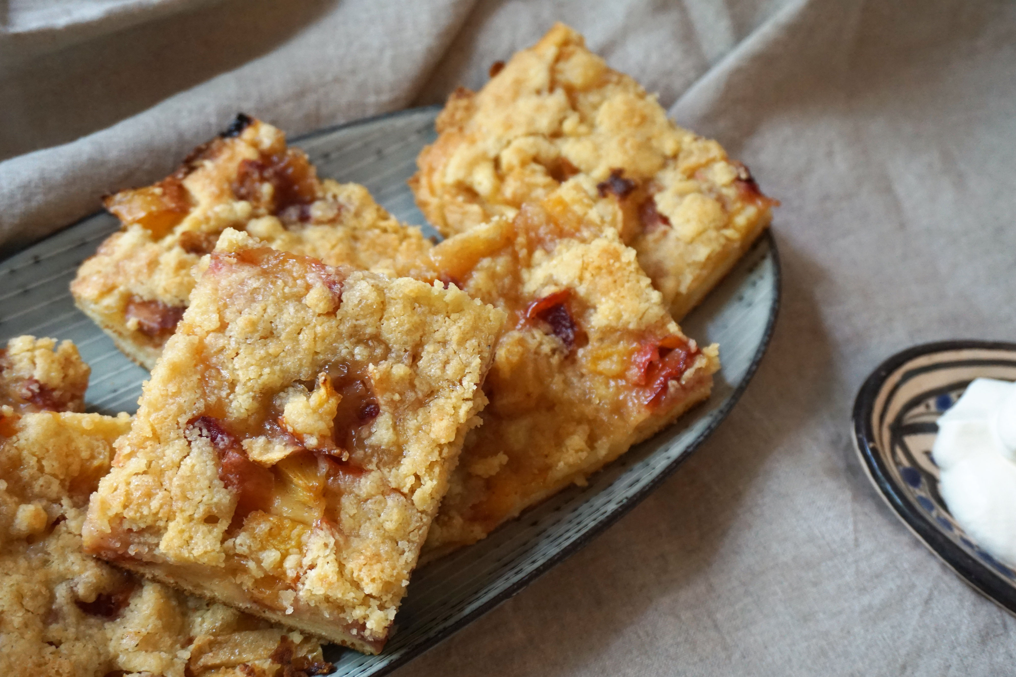 Blechkuchen mit Nektarinen und Streuseln - meinezeit-blog