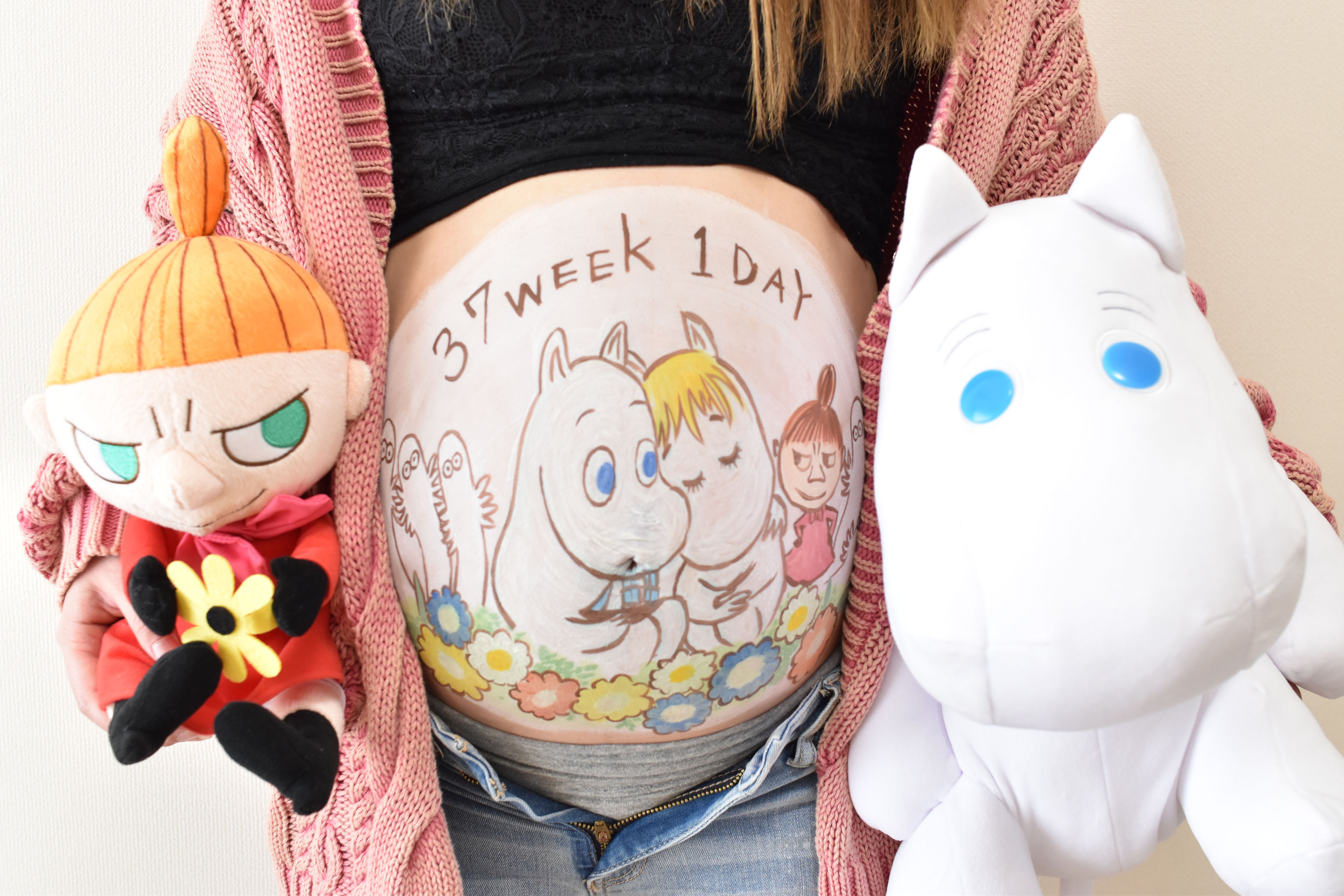 ムーミン風のイラスト ベリーペイント してきました 妊婦さんに贈り物 お腹にペイントするベリーペイント