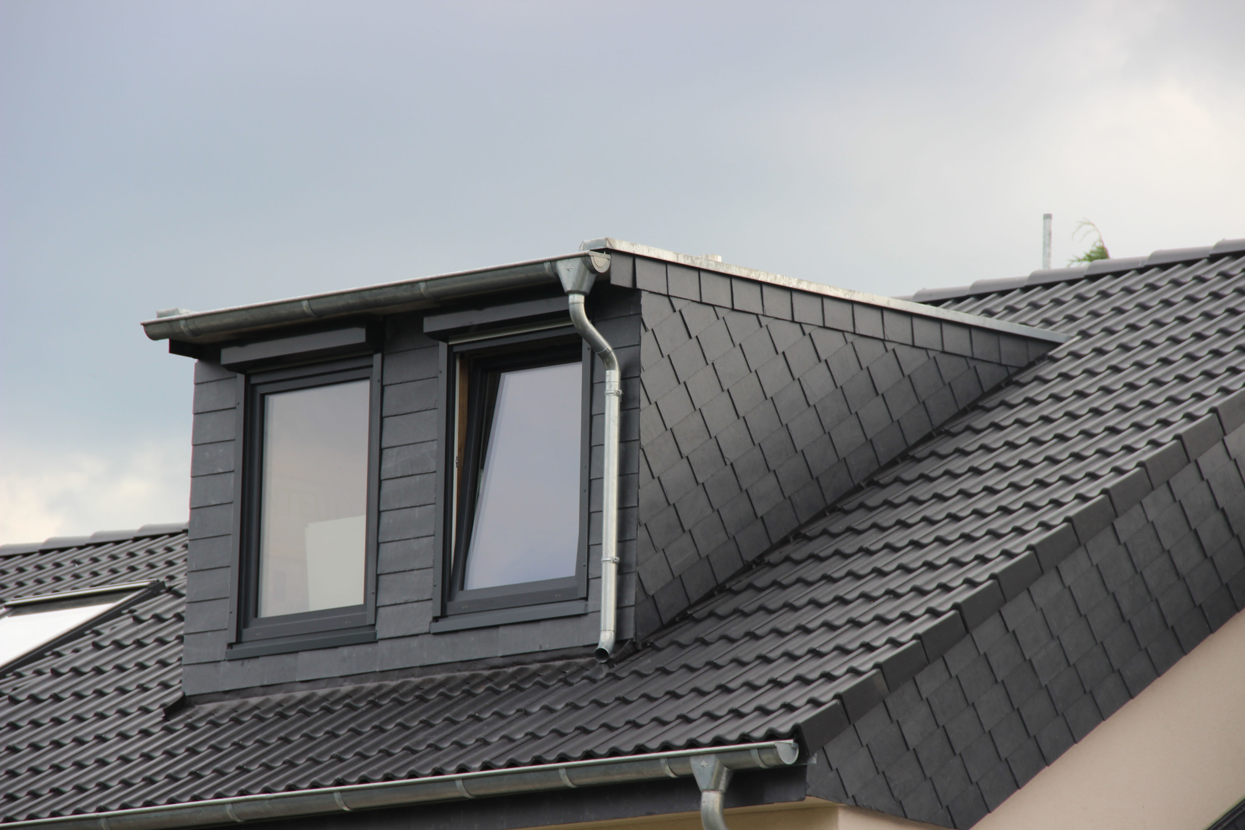 Dacherneuerung mit Gauben in Stommeln - Zimmerei Brönnecke