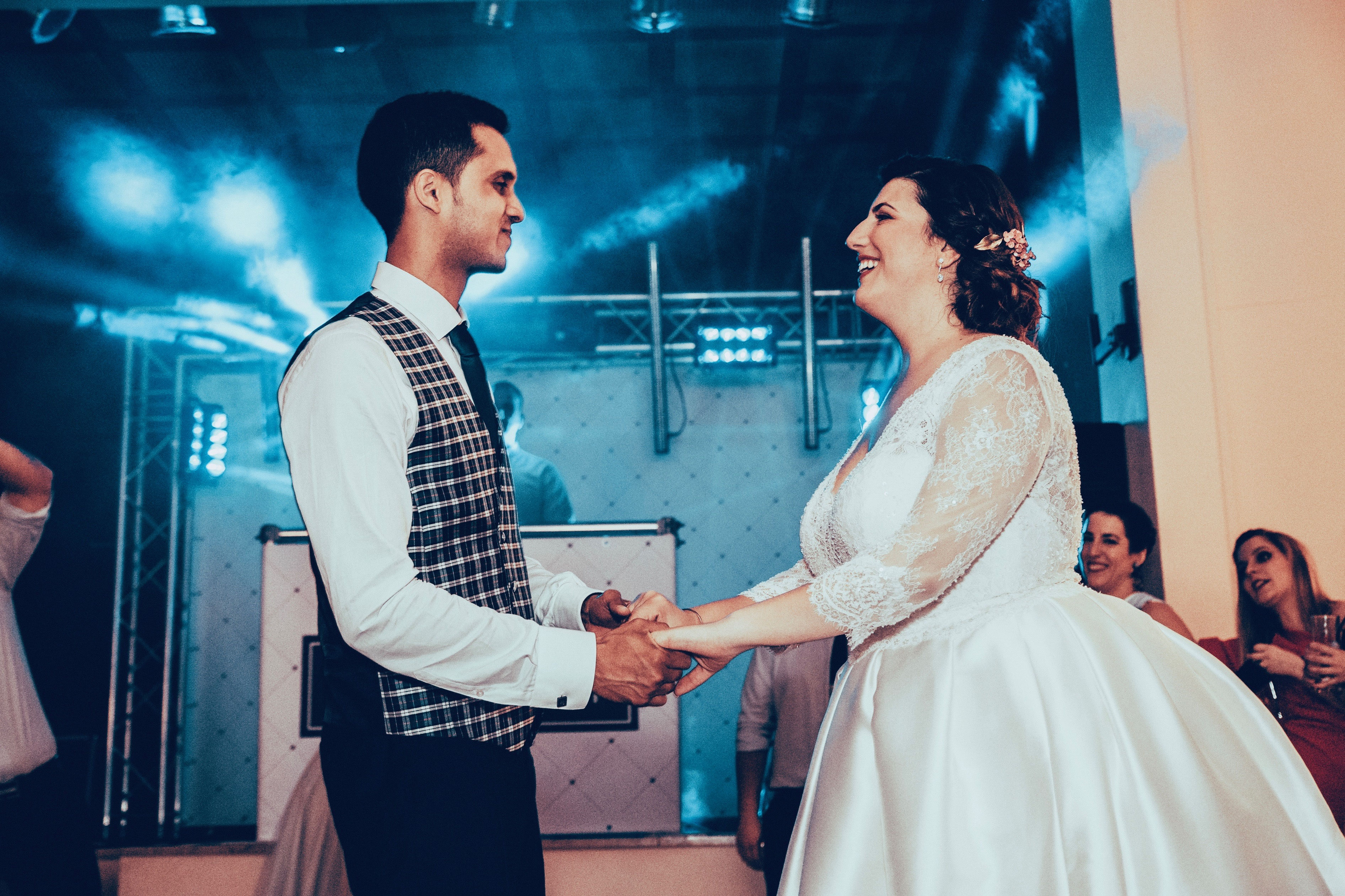 Las 50 Mejores Canciones Para El Baile Nupcial Elegant Events Music Custom Service