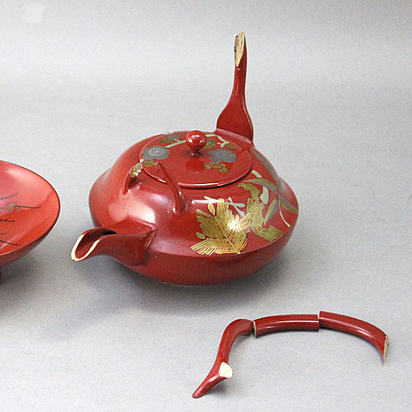 銚子(屠蘇器)　錫　レトロ　蔵出し　年代物　松模様 お正月　酒器 銚子(屠蘇器) 錫 レトロ 蔵出し 年代物 松模様 お正月 酒器