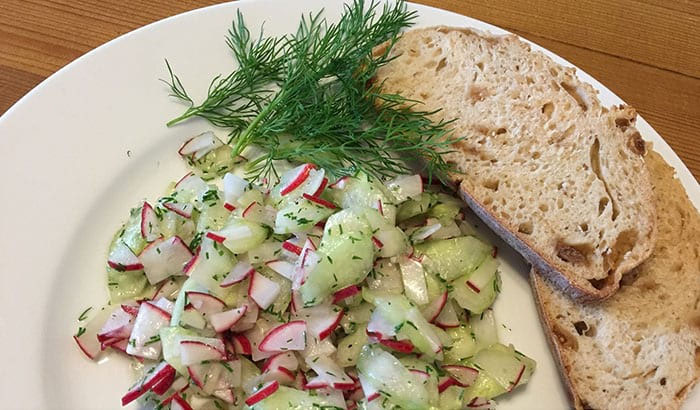 Gurken-Rettich-Salat - hierzulande Gurken-Rettich-Salat - hierzulande