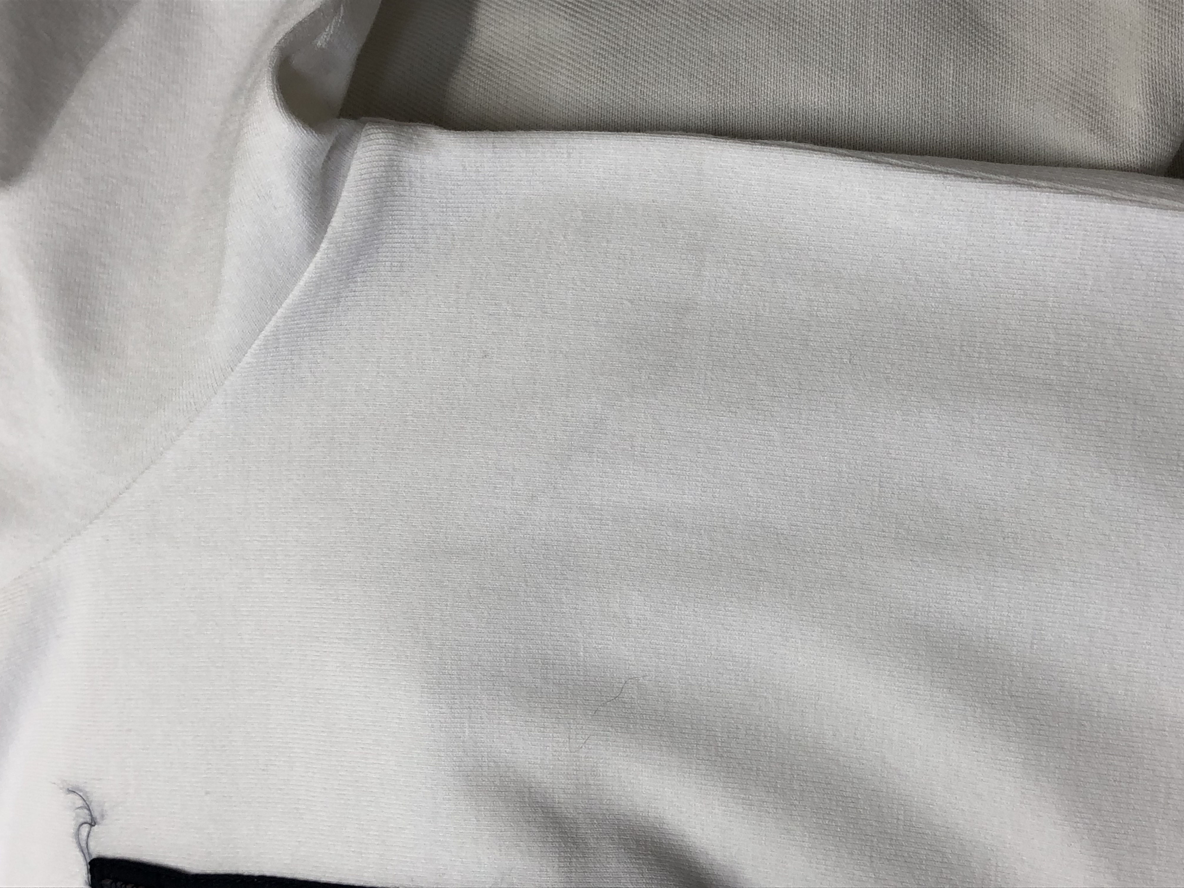 黒い汗ジミ 埼玉県越谷市のペンギンクリーニング 染み抜き 集荷配達