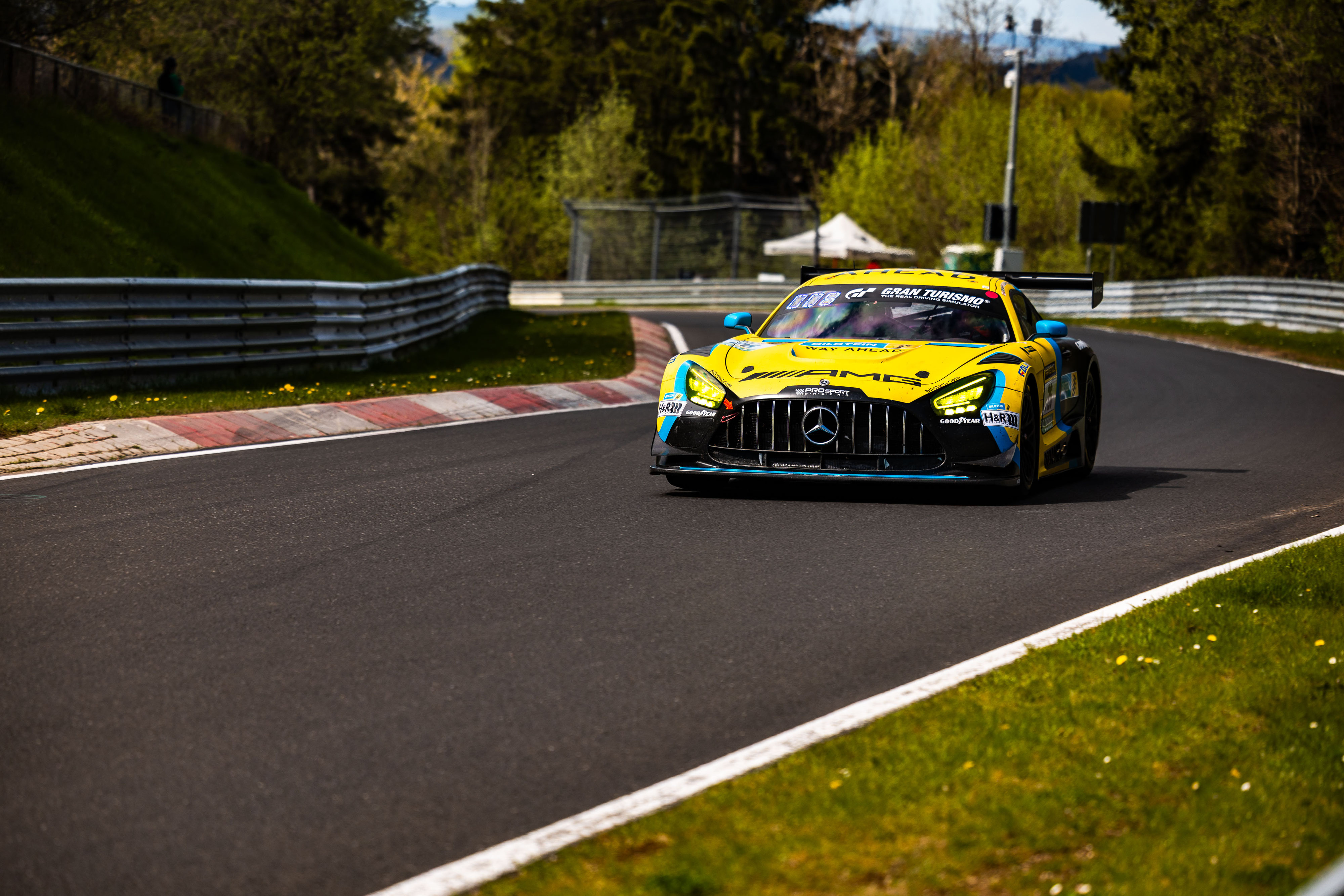 Wunderschne Bernachten Am Nrburgring Bild