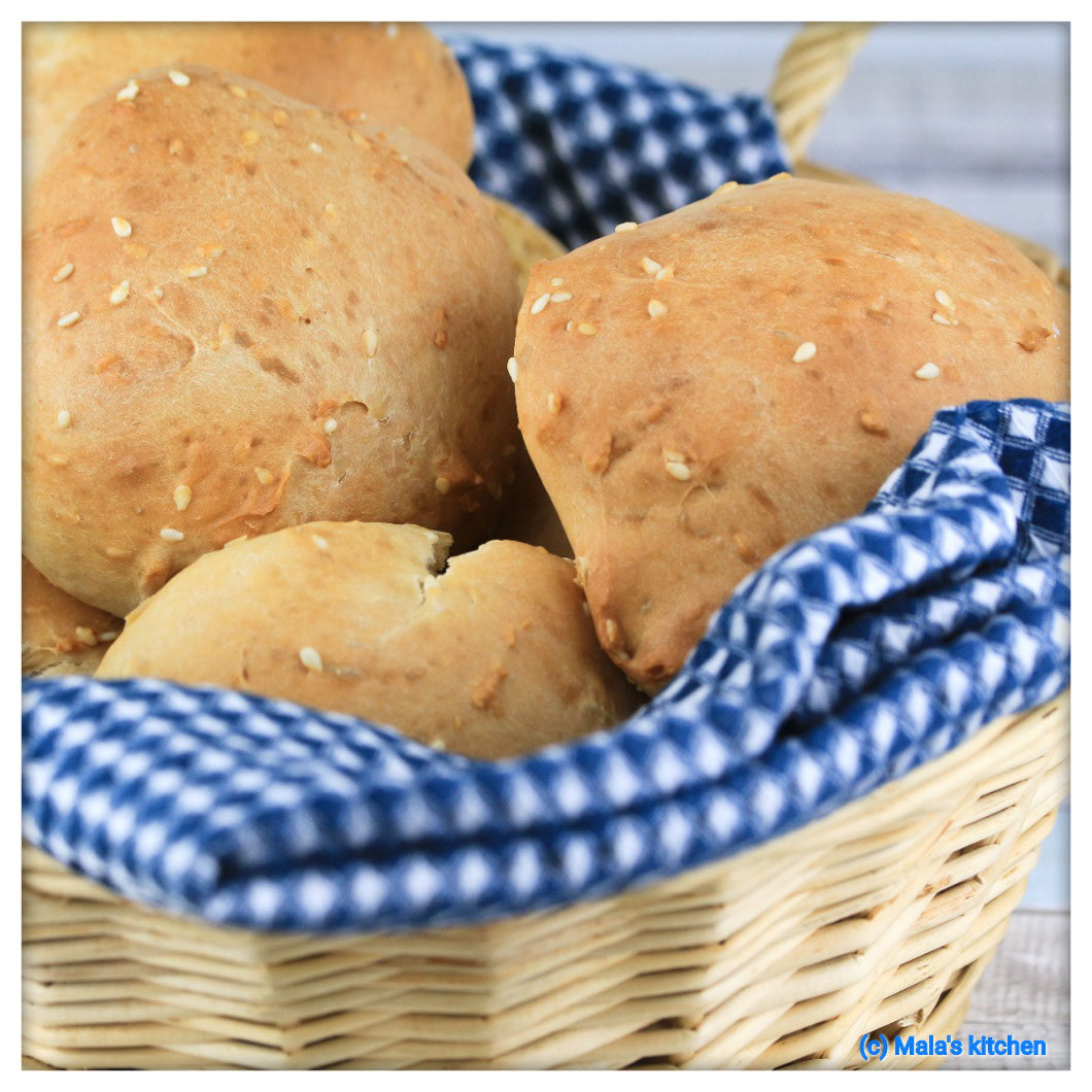 Joghurt-Sesam-Brötchen - Martina Nardon