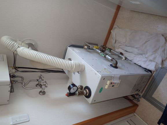 トヨトミ温水ボイラー本体から灯油が漏れているので・・・ - 札幌 クリーンアクアシステム