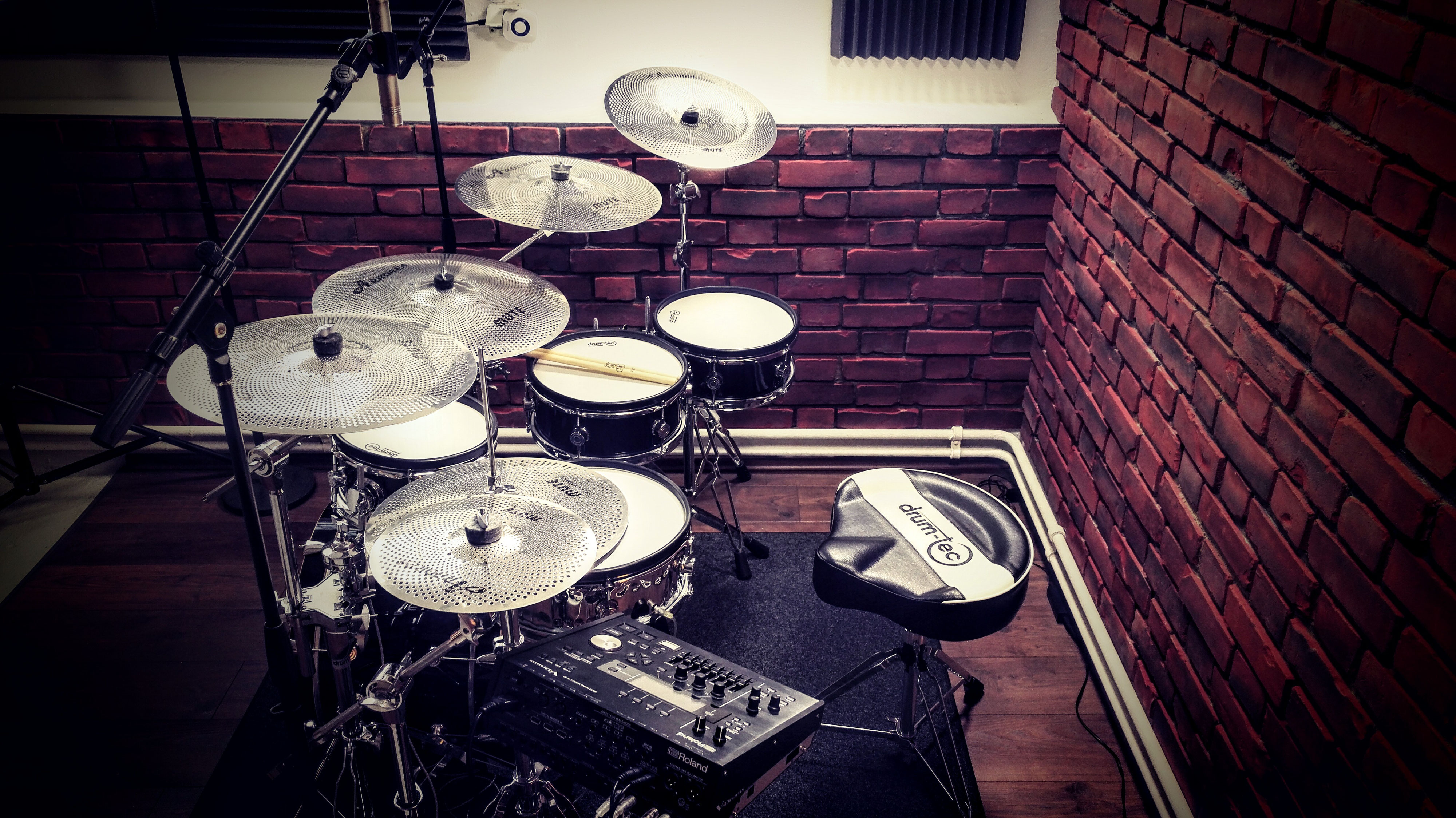 Huge low noise cymbal comparison Professioneller Drummer, Tonstudio