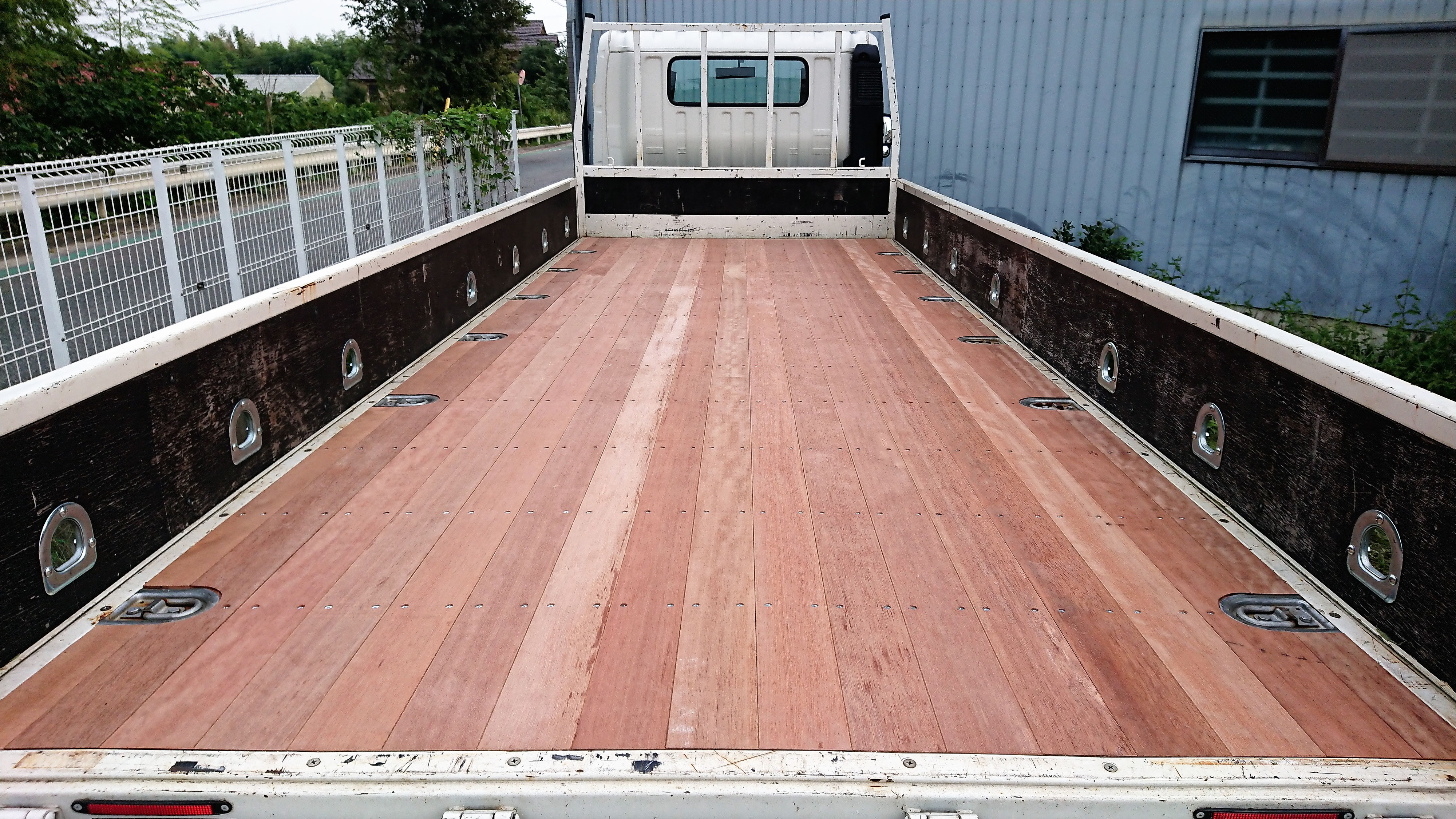 2018年9月施工事例 トラック荷台張替え工事・建築改修工事全般 株式会社サンデフト 2018年9月施工事例 トラック荷台張替え工事・建築改修工事全般 株式会社サンデフト