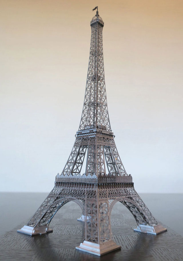 エッフェル塔模型の内部構造 - Model aircraft kit by Shinichi Iwami