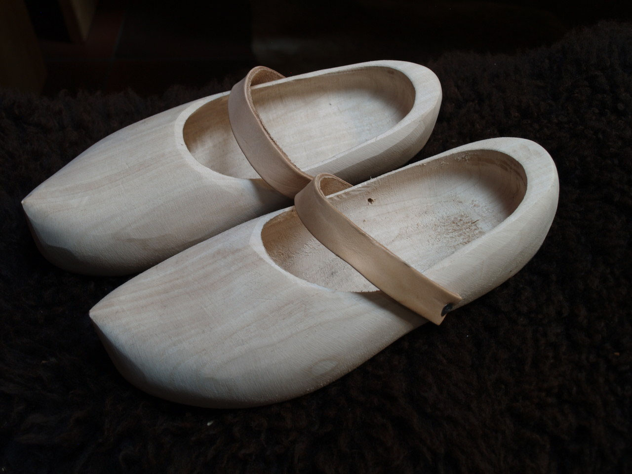 Holzschuhe in gängigen Größen auf Lager - Tempora Historica Mittelalter ...