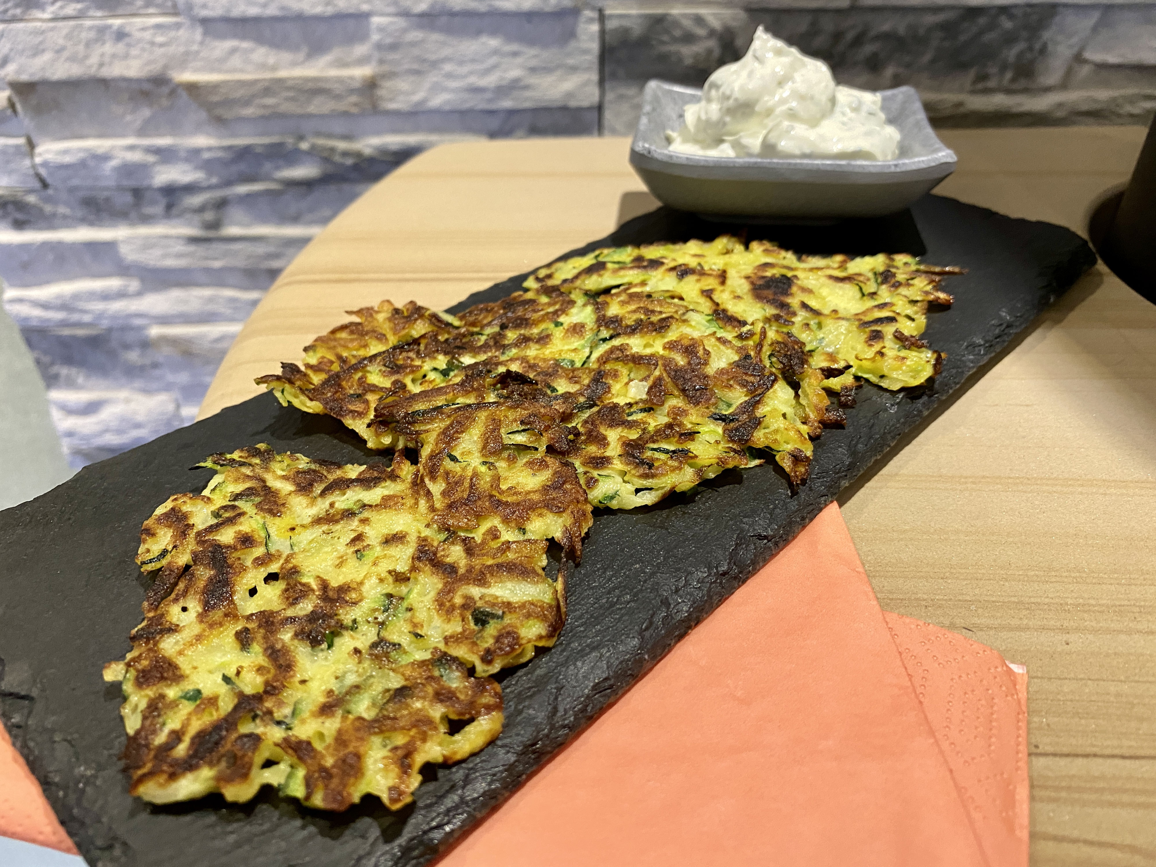 Zucchini-Kartoffel-Puffer - TheEssigs Zucchini-Kartoffel-Puffer - TheEssigs