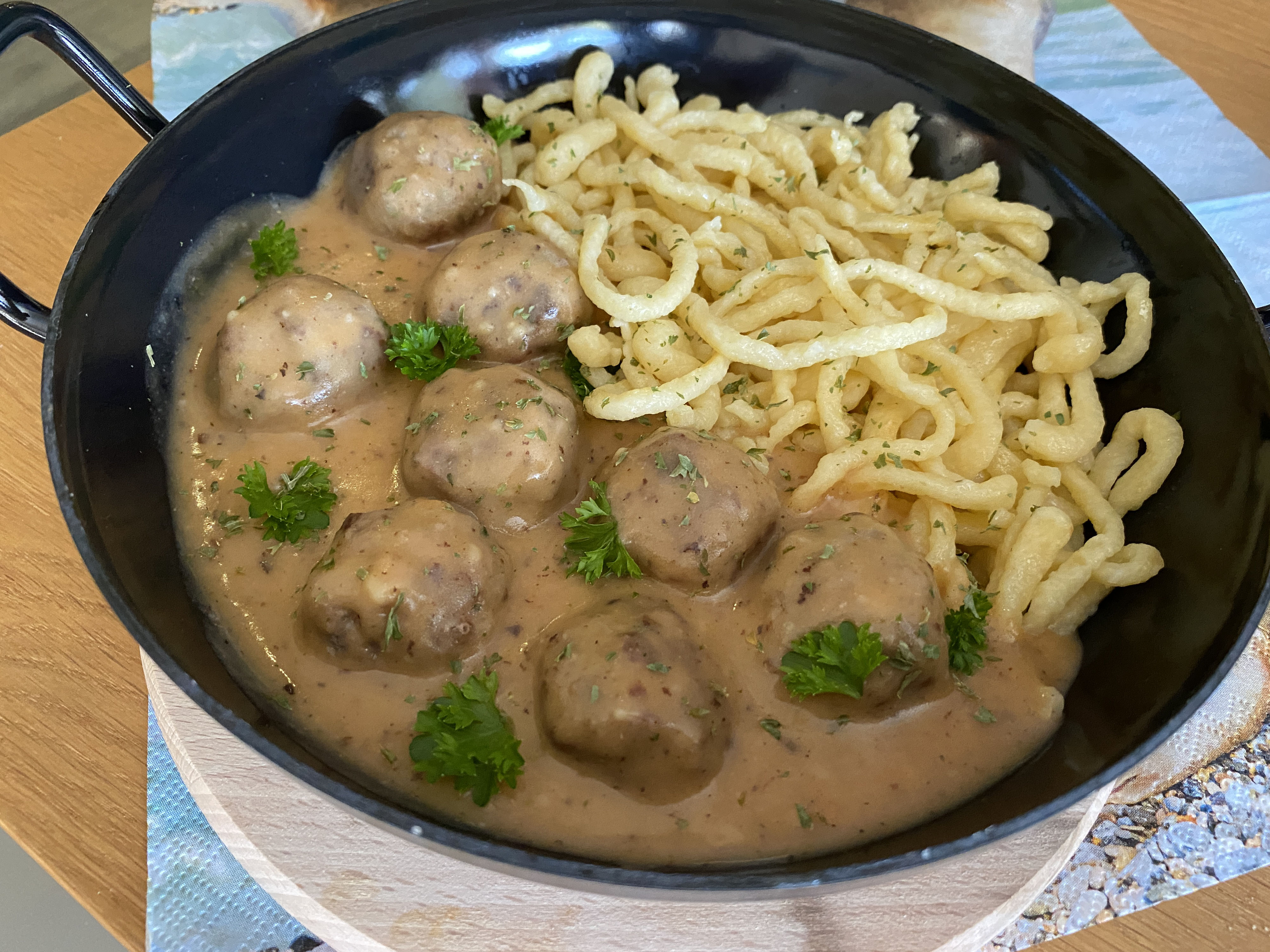 Köttbullar mit gebratenen Spätzle TheEssigs