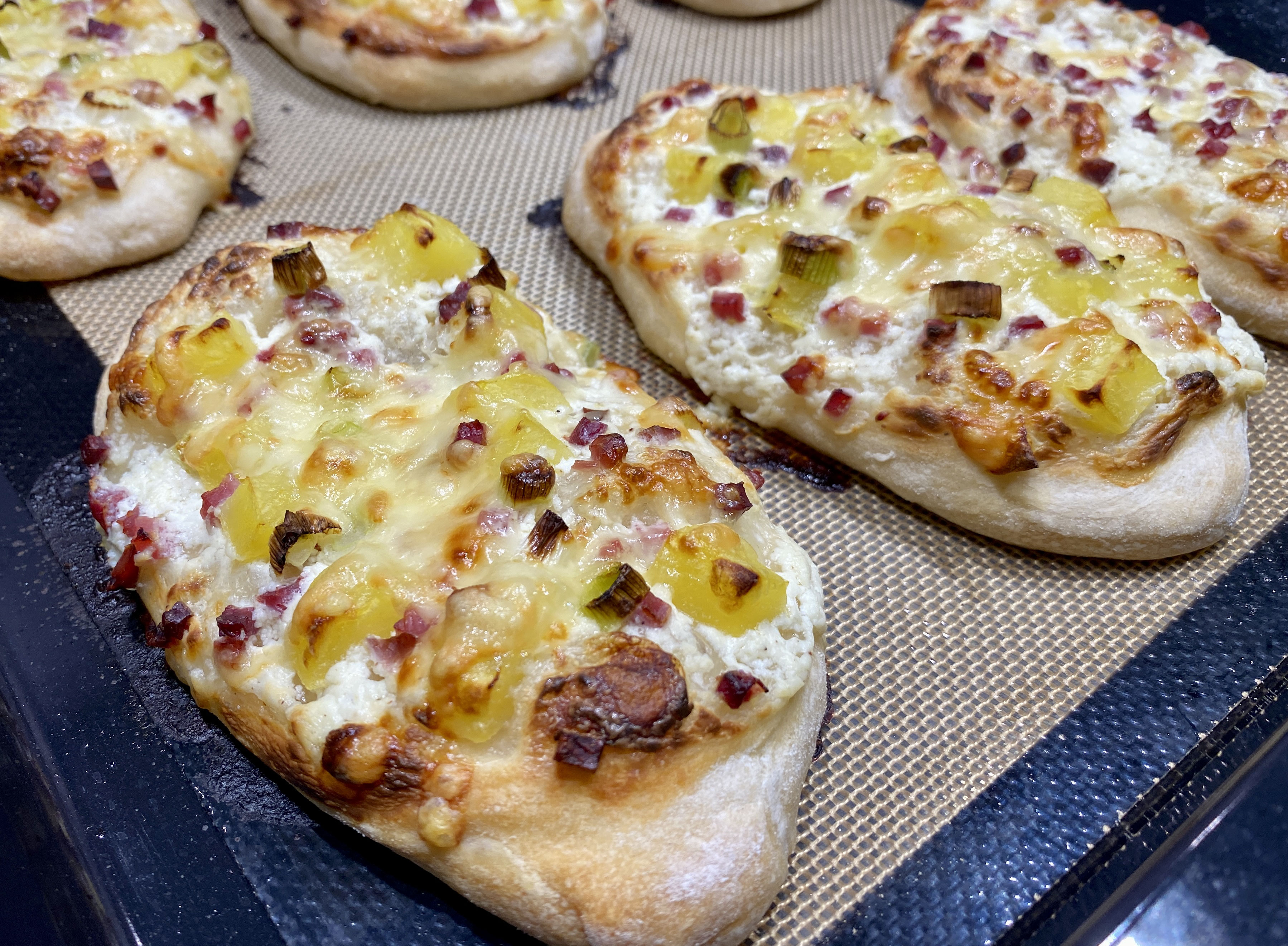 Dinnele mit Kartoffeln und Speck - TheEssigs