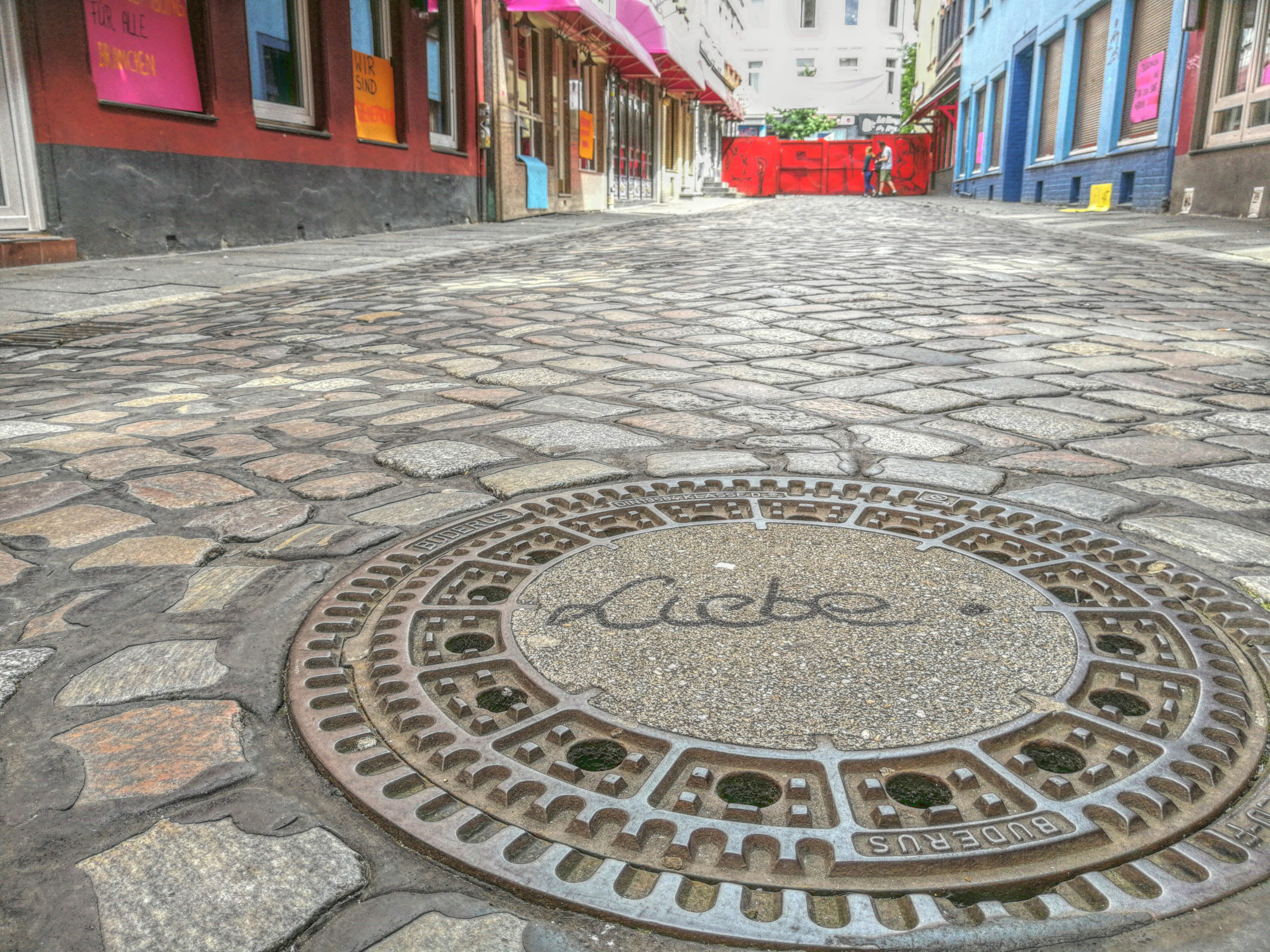 LEERE FENSTER IN DER HERBERTSTRAßE KIEZKAPITÄN HAMBURG