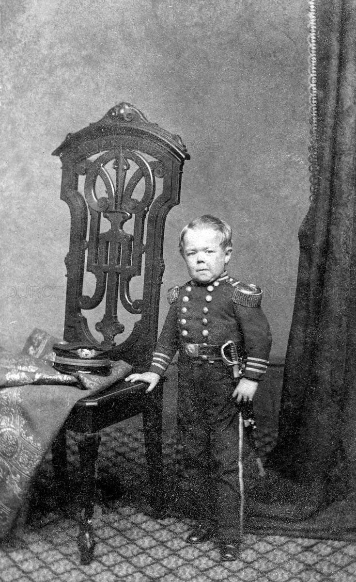 見世物 コモドア ナット 海軍服に身を包んだ小人症の男 Subcultureat 世界のサブカルチャーのプラットフォーム