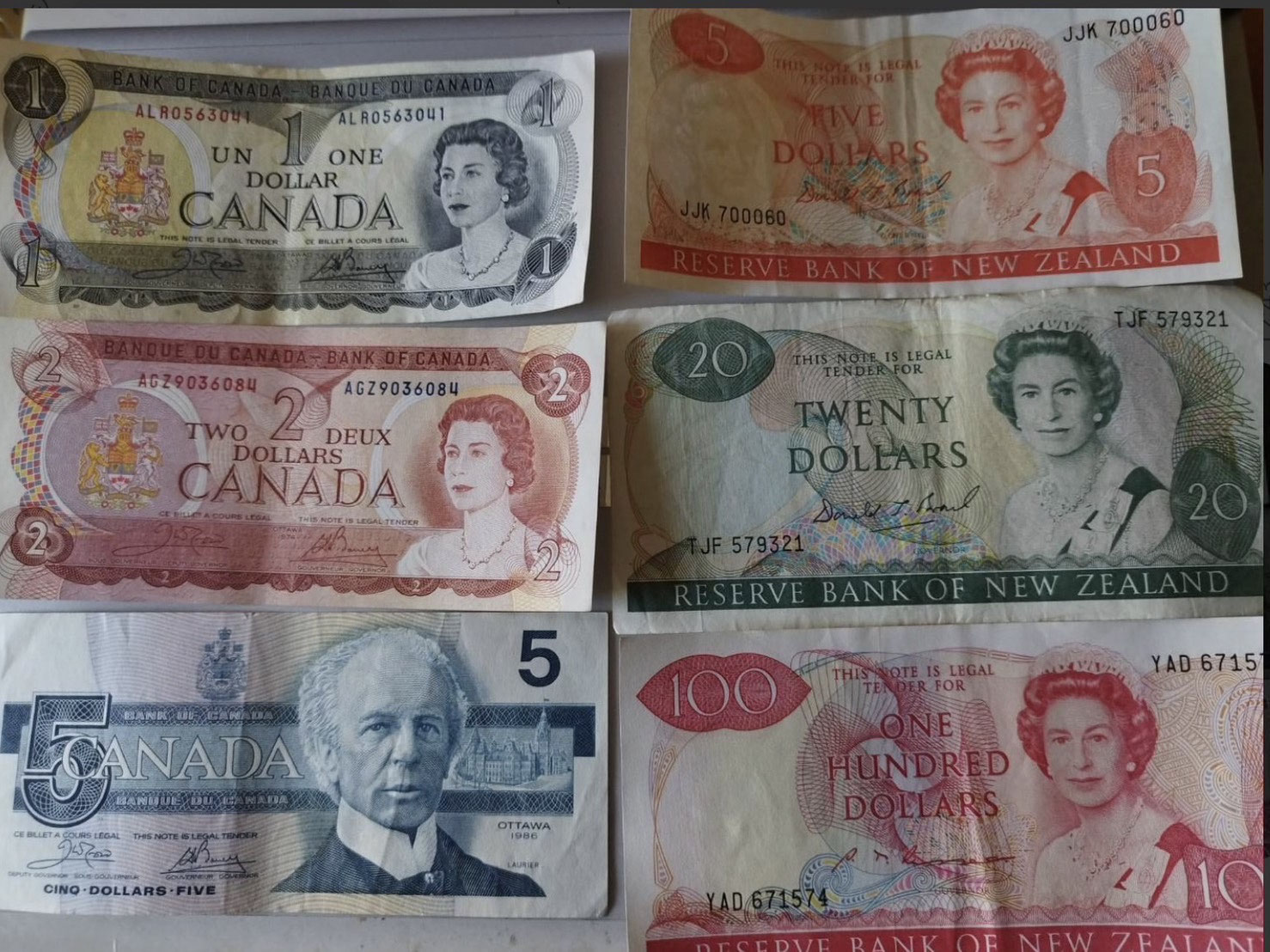 さ*)様 ニュージーランド旧紙幣100ドルx32枚 さ*)様 ニュージーランド旧紙幣100ドルx32枚 さ*)様