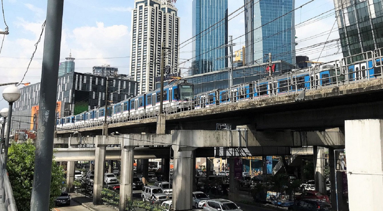 MRT Line along EDSA in Mandaluyong - Expressions