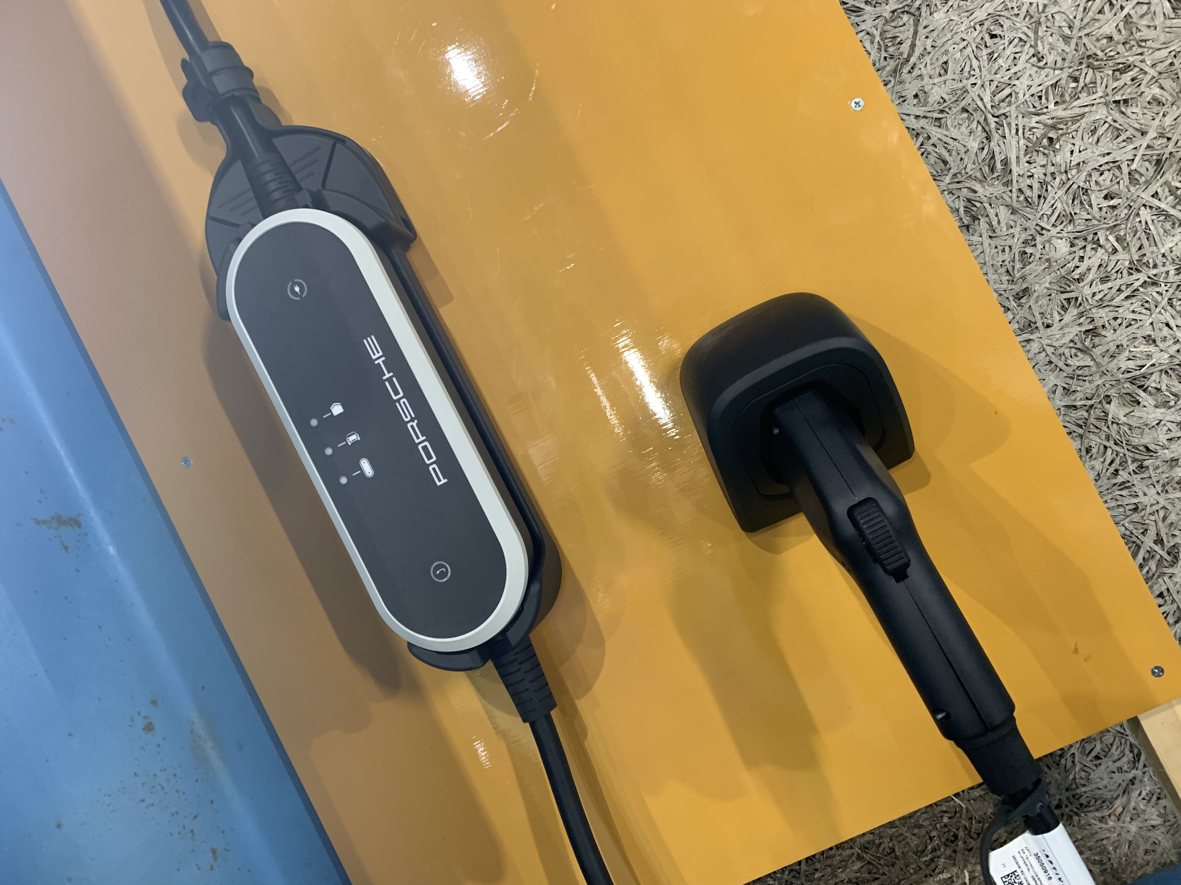 8kw充電器 ポルシェ モバイルチャージャープラス