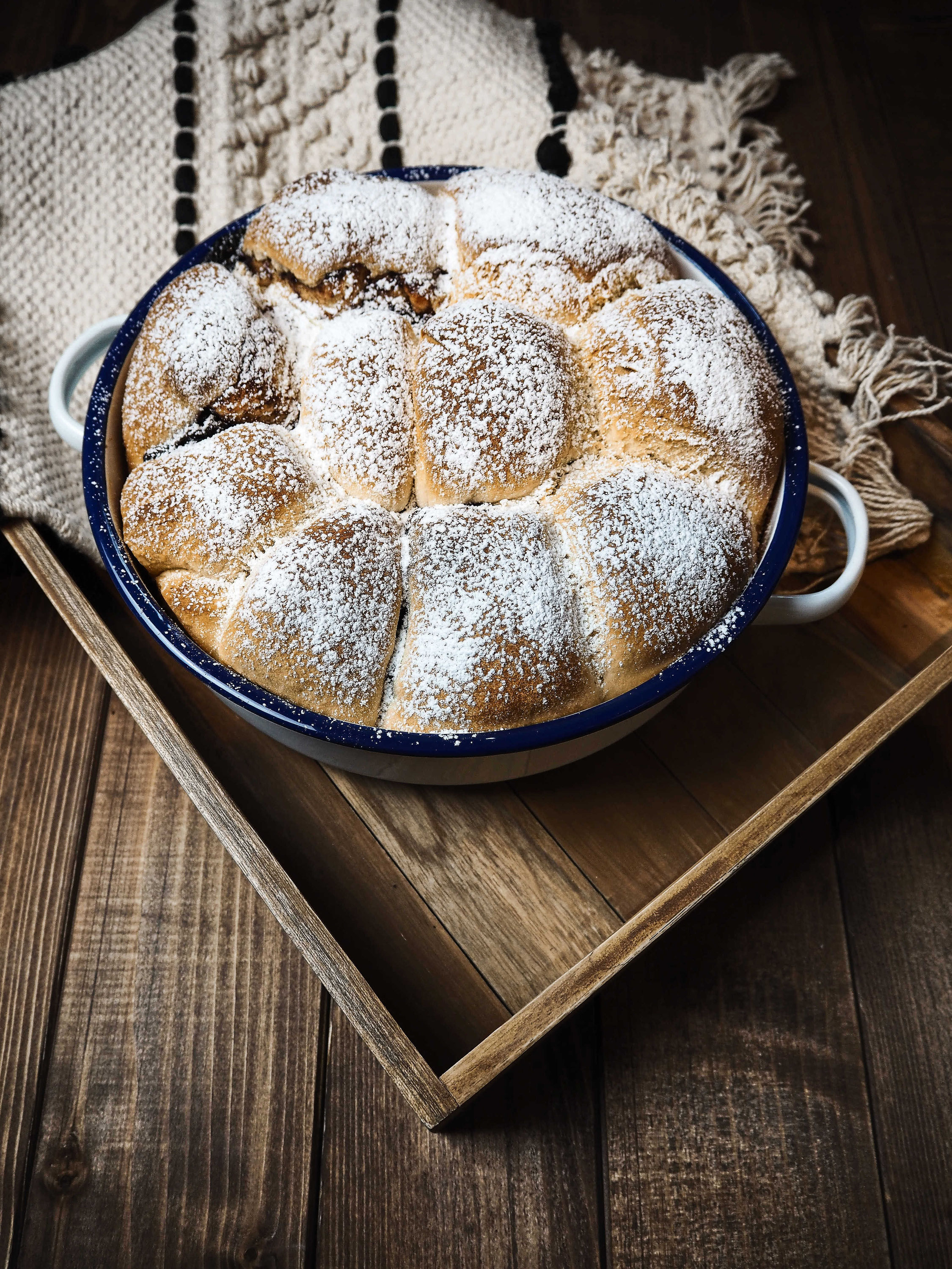 Rezept für Rohrnudeln/Buchtel mit Pflaumenmus - Klassiker mit Hefeteig ...