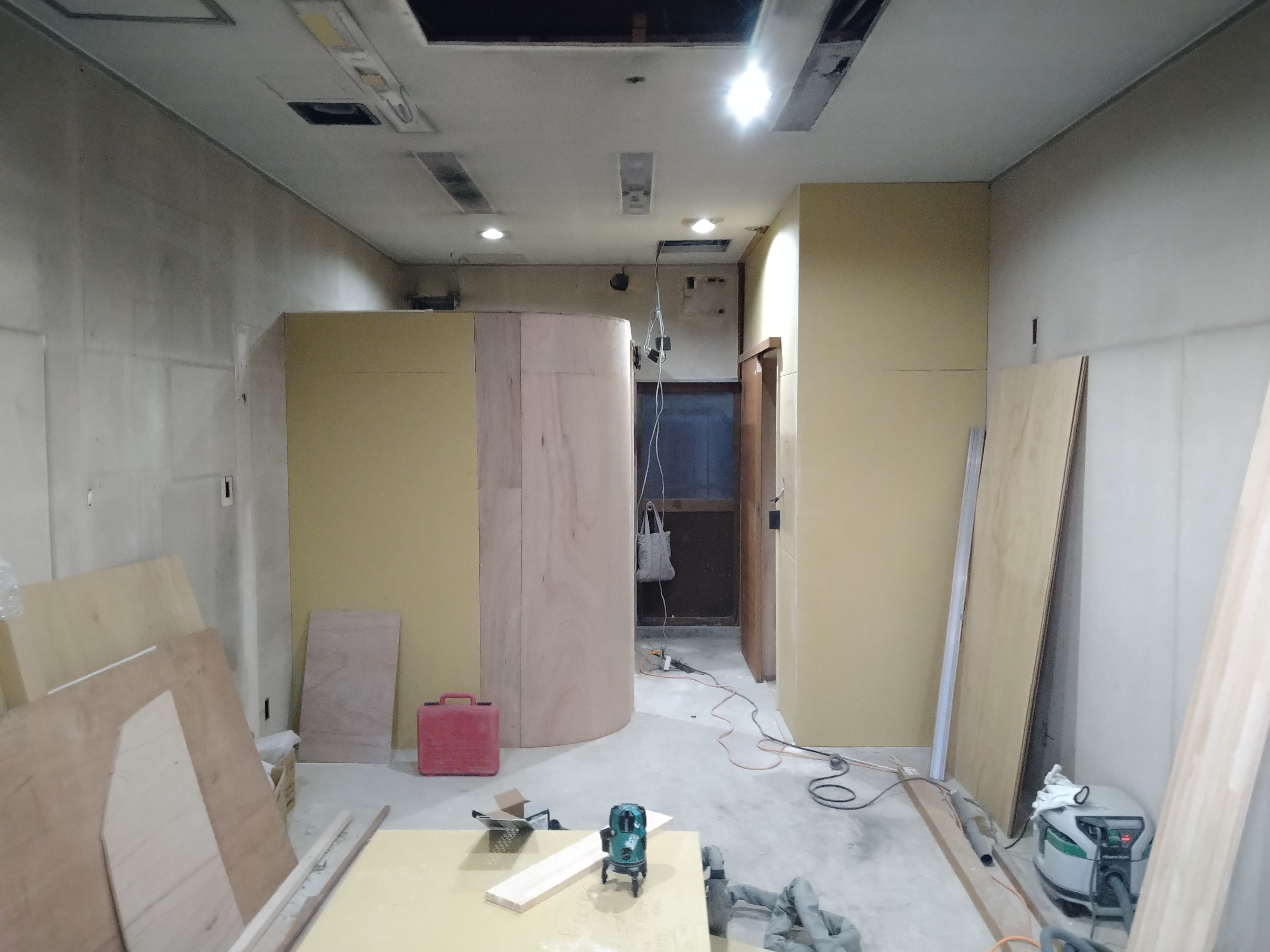 岐阜県大垣市 ネイルサロンの新規開業店舗の内装工事中 イクメンリフォーム は 岐阜 愛知 名古屋 でどこよりも絶対安く 激安 でリフォームを提供致します