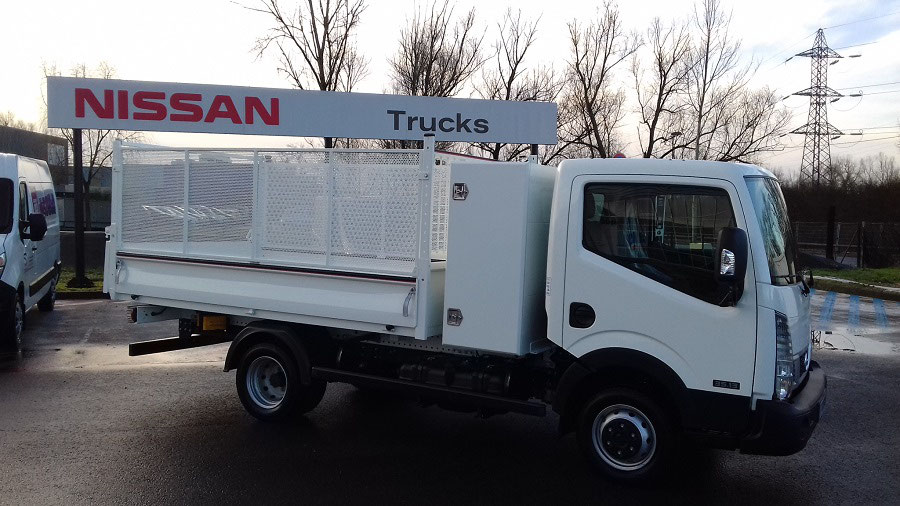 Nt400 Chassis Cabine Benne Rehausses Grillagees Nissan Trucks