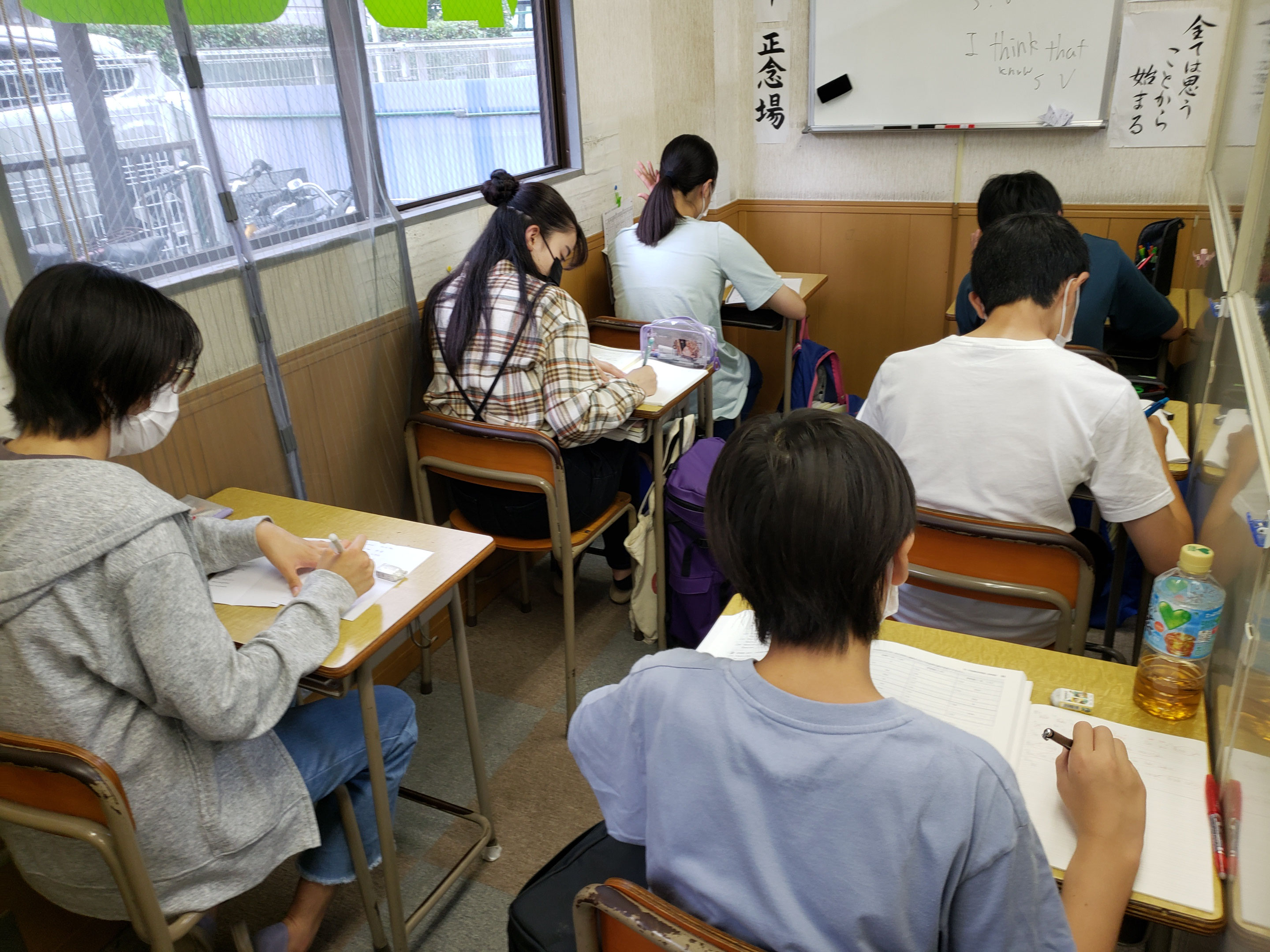 夏期講習の様子です。部活、友達との遊び、学校見学等との両立
