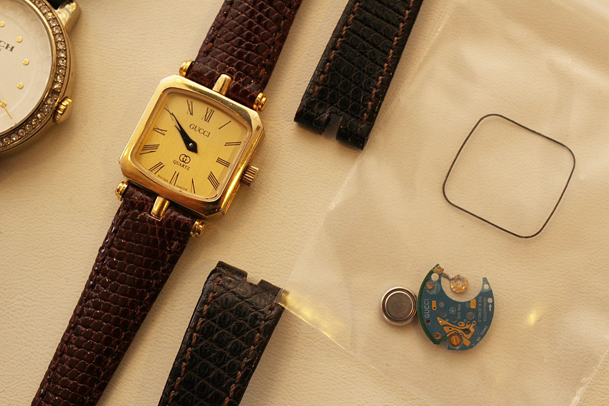 時刻が異常に進んでしまうGUCCI腕時計を直せました、革ベルト交換修理