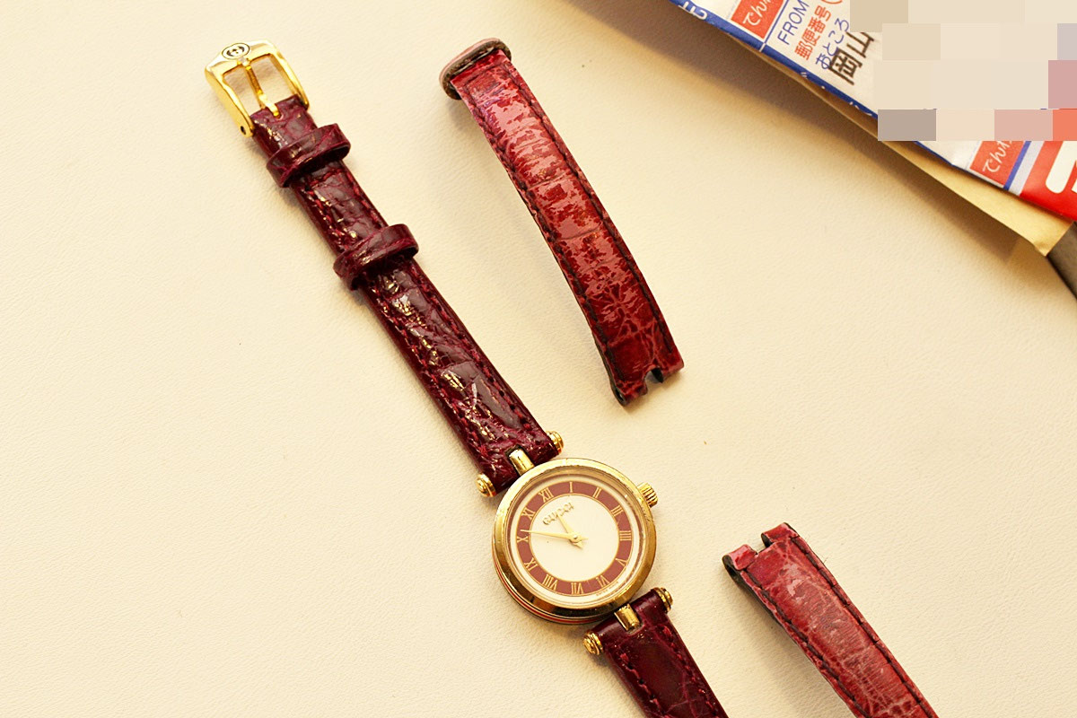 腕時計の上手な革ベルト選びならお任せください、GUCCI革ベルト交換