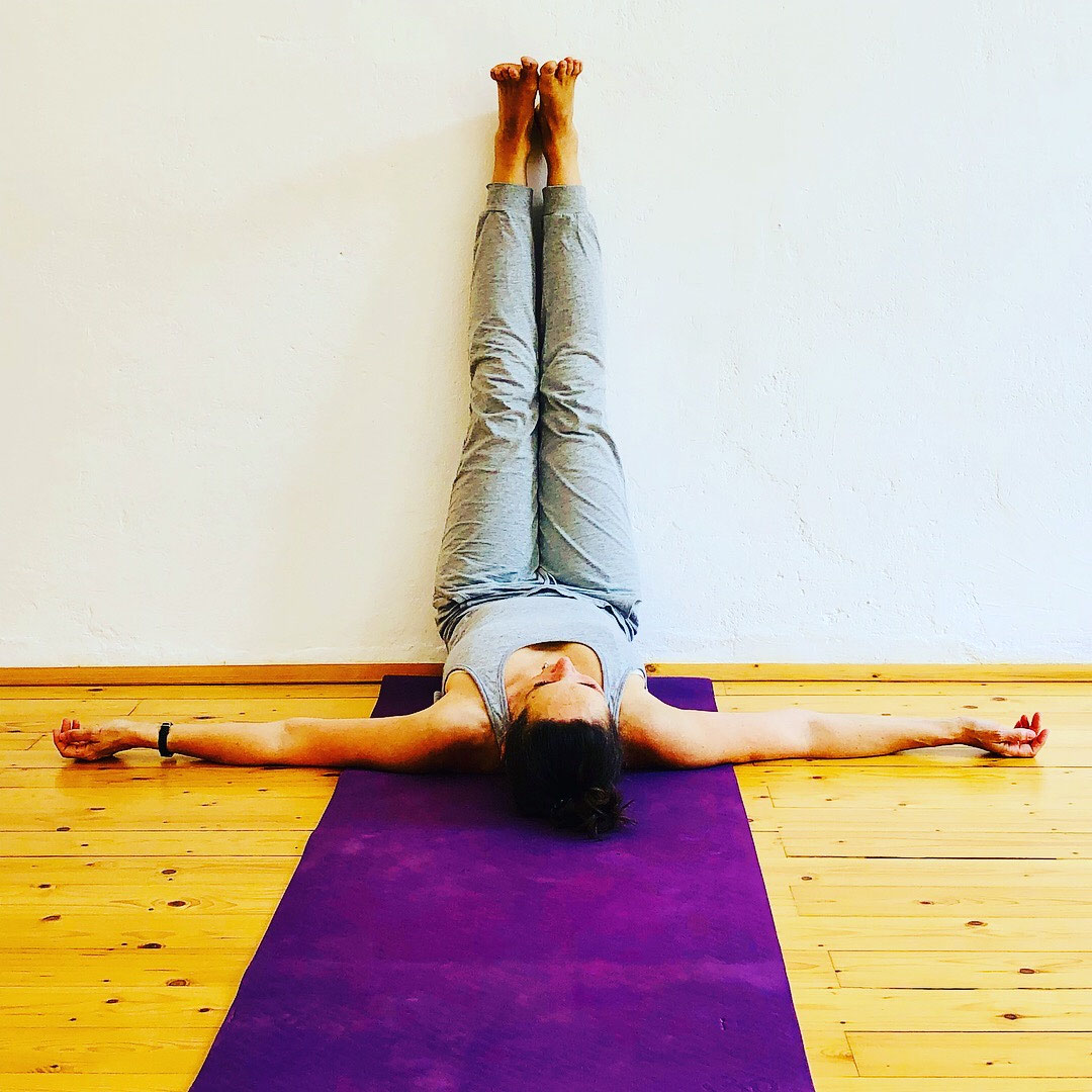 Yin-Yoga an der Wand Teil 1 - yoga mit ms