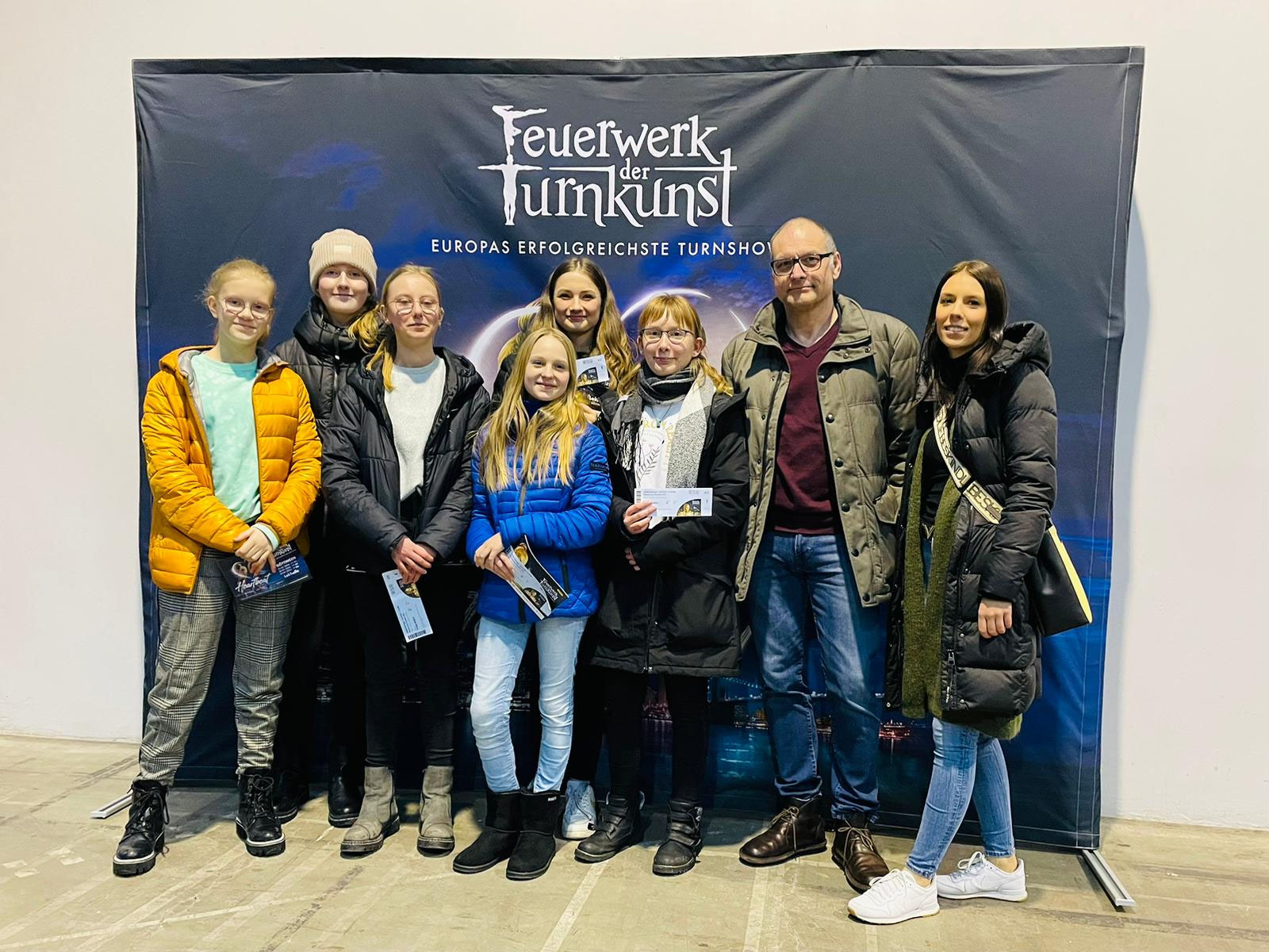 Feuerwerk der Turnkunst konradhentrichregelschules Webseite!