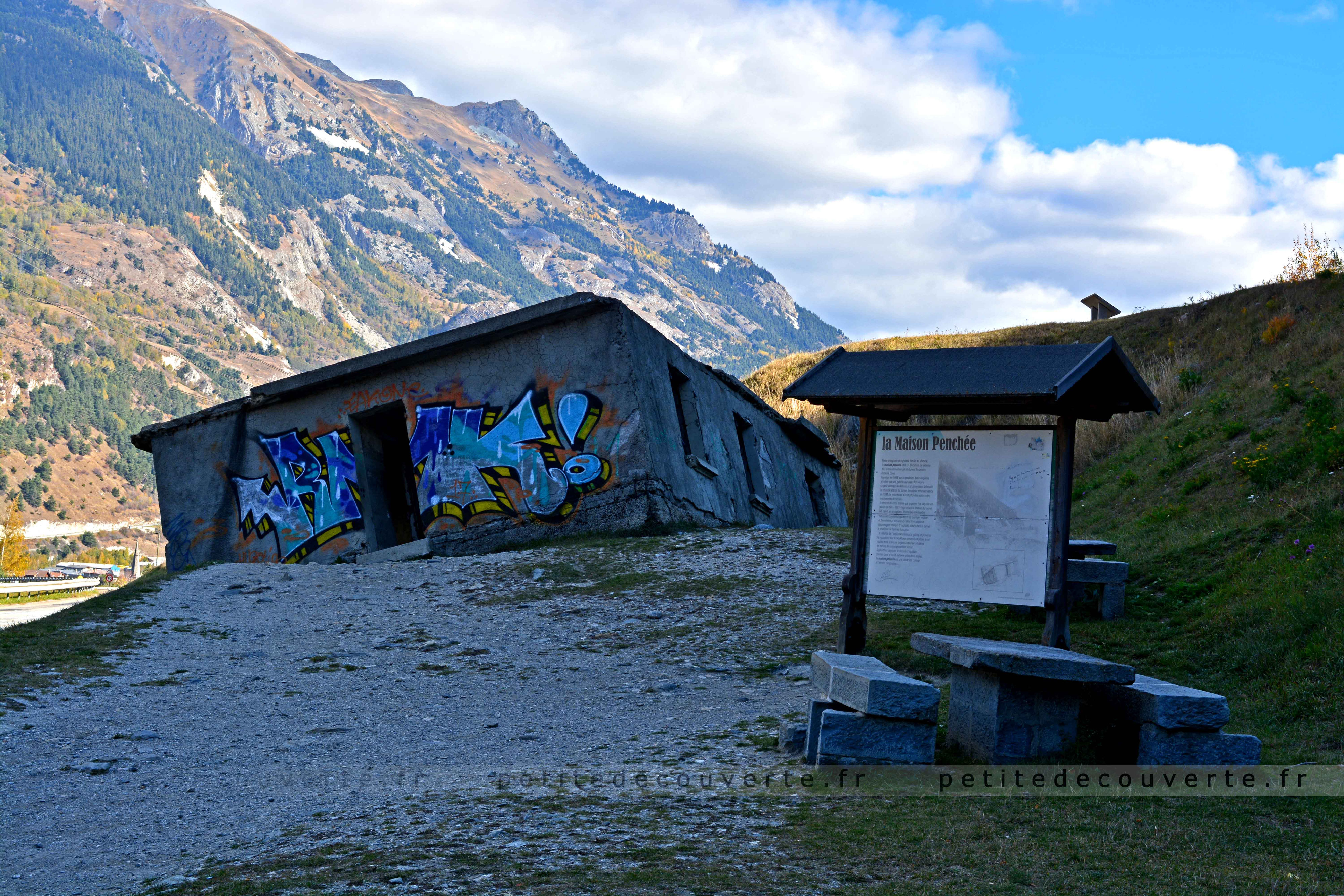 La Maison Penchée Route De Bardonnèche Modane