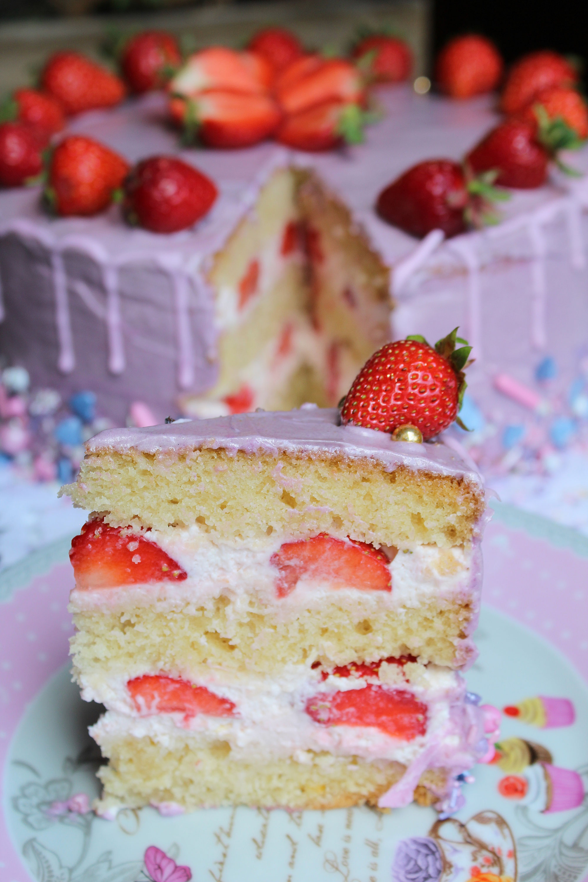 ErdbeerDripCake Foodqueen Julia