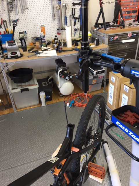 ROCK SHOX REVERB STELTH 1X オイル交換 - 誉自転車ホームページ ROCK SHOX REVERB STELTH 1X オイル交換 - 誉自転車ホームページ