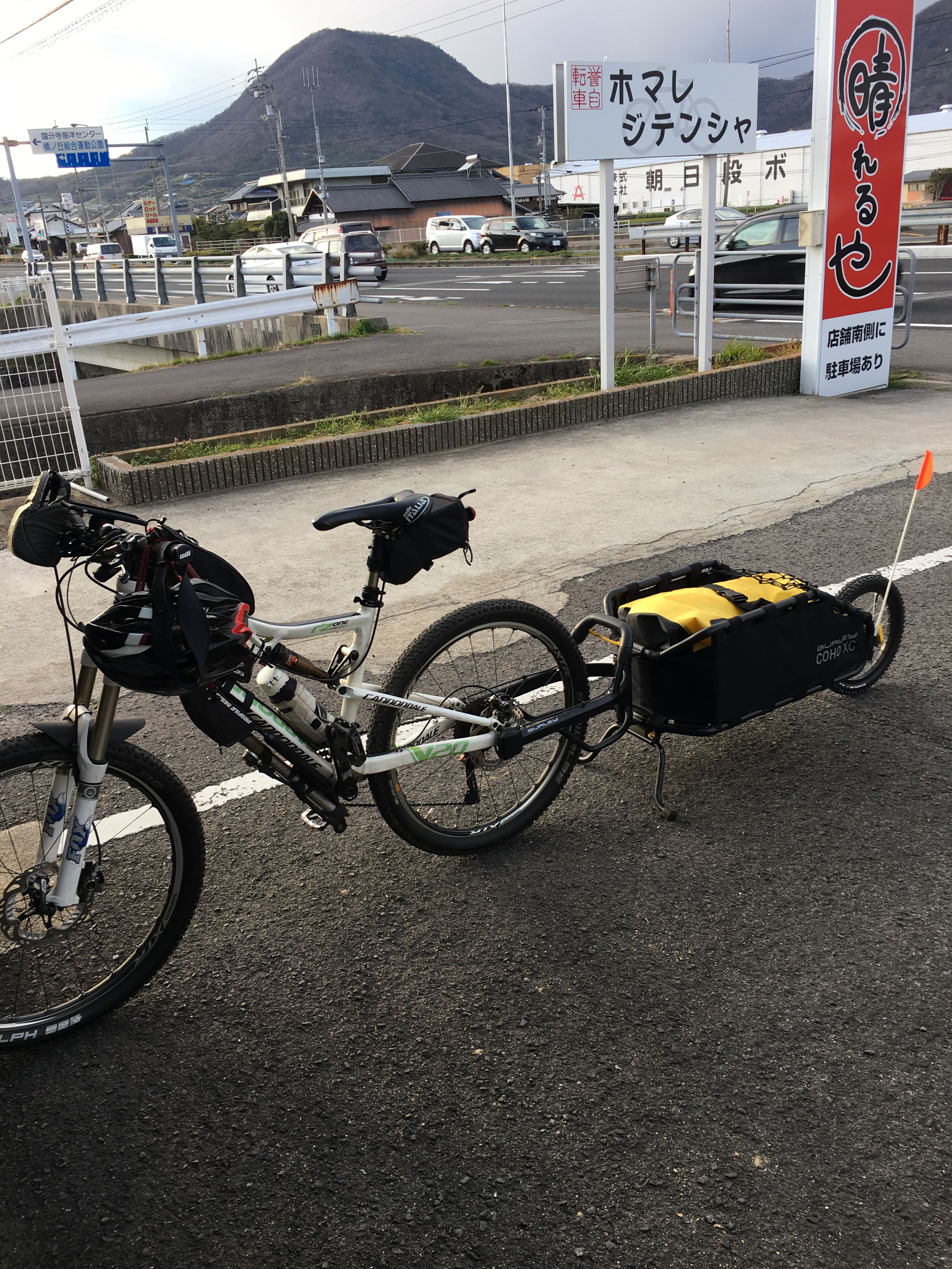サイクルトレーラー Burley 取扱ってます 誉自転車のホームページ