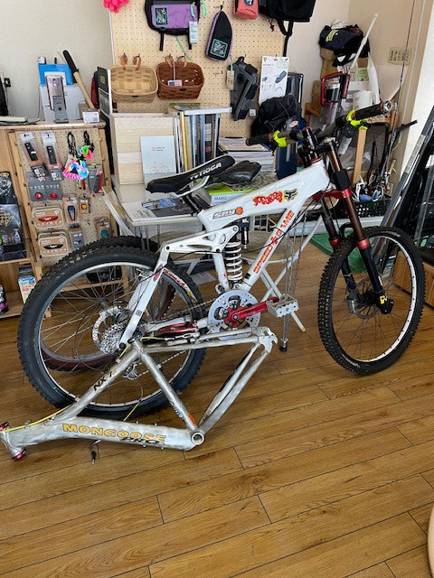直ぐ乗れます昔のMTB リヤホイール、ローラカムブレーキがカッコいい引き取り限定 直ぐ乗れます昔のMTB リヤホイール、ローラカムブレーキがカッコ