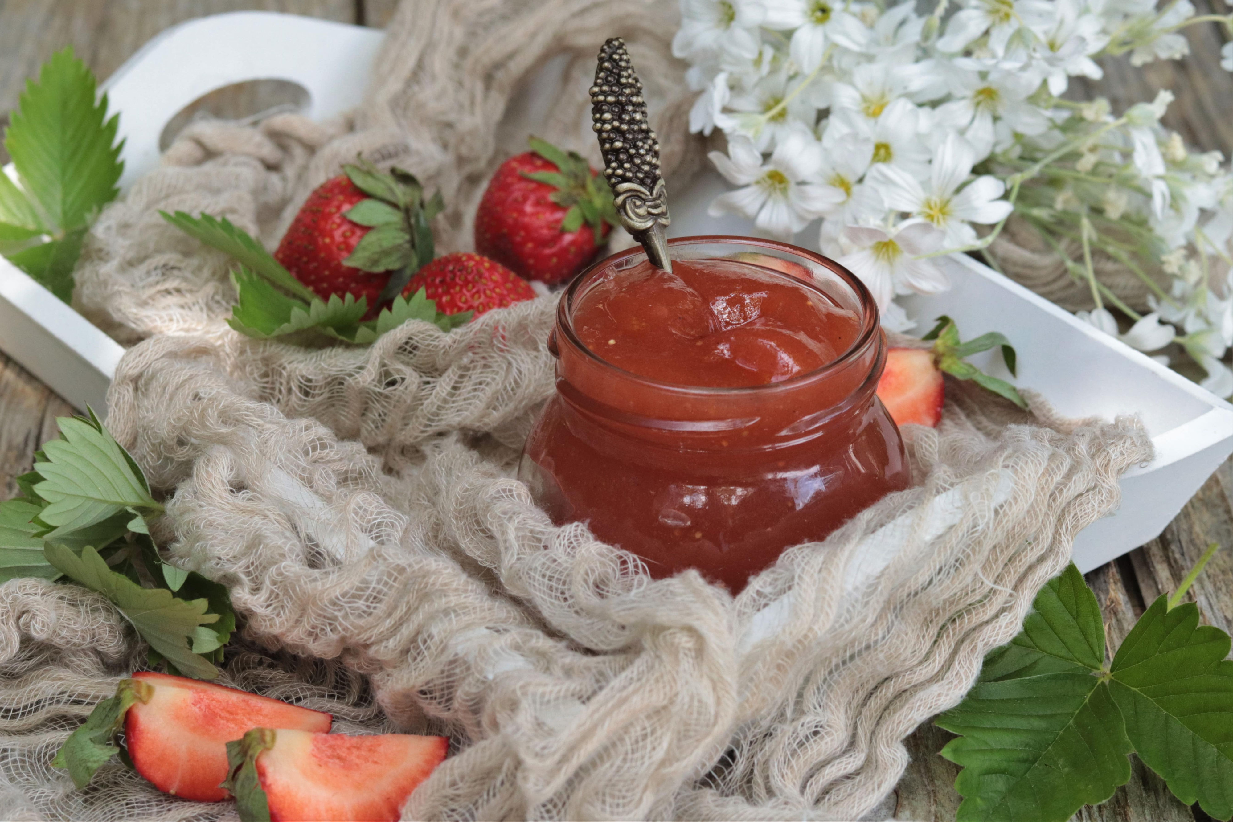 Erdbeer-Rhabarber-Marmelade - food-stories/ein vegetarischer Foodblog