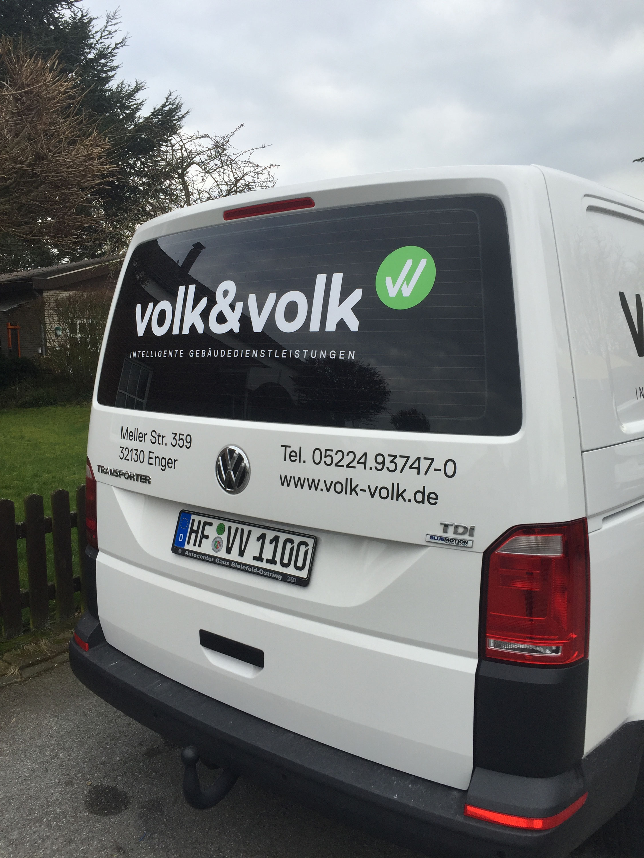 Das neue Logo setzt sich durch 1. PKW im neuen Design! Volk & Volk GmbH