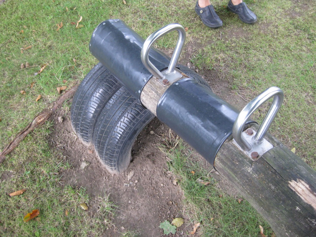 Doppelbereifung zur Wippendämpfung Sifa Spielplatzprüfer