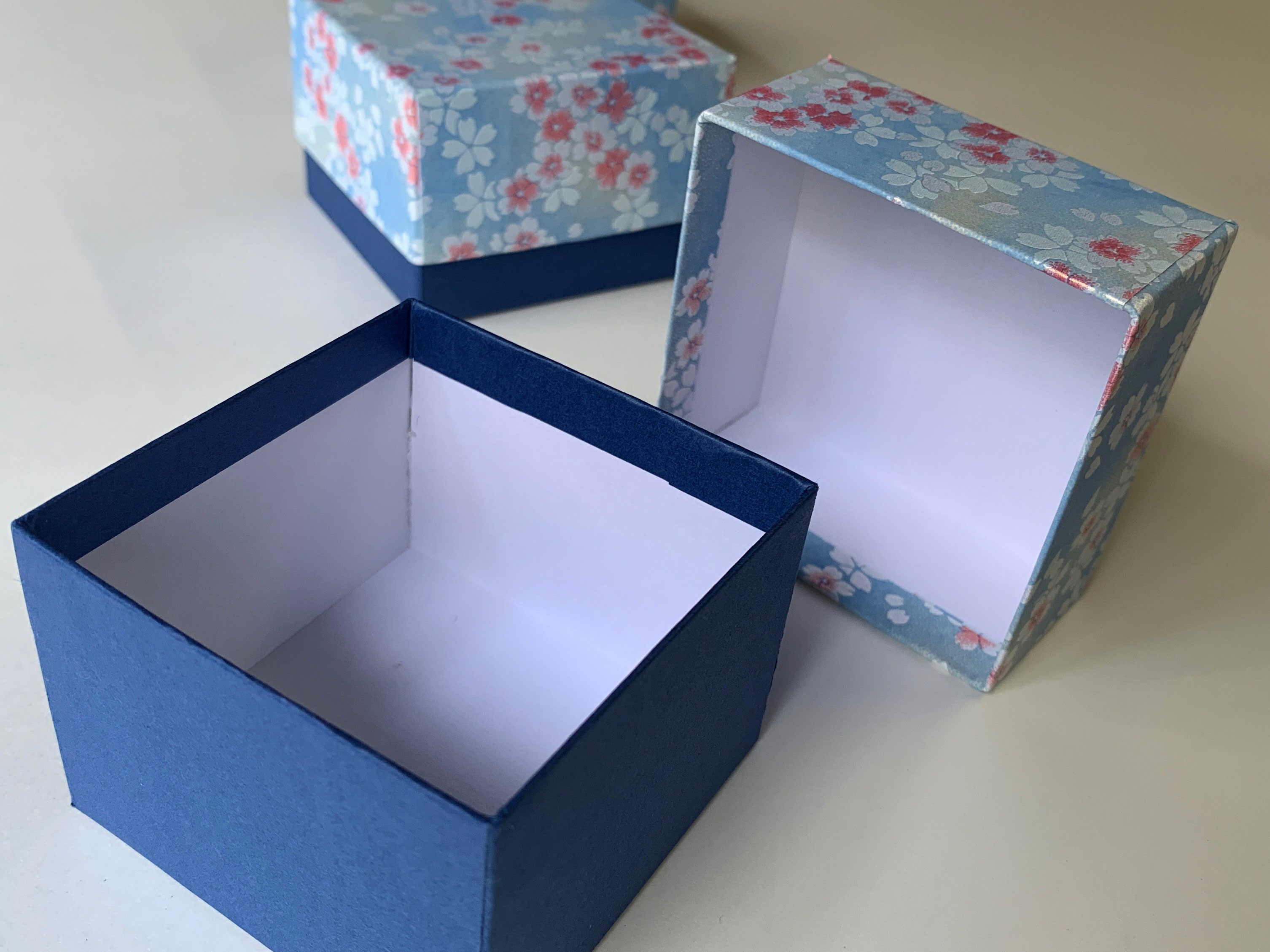 令和最初に作製した千代紙の貼り箱はスイス向けの引き出物を収納する小箱 和紙商 小野商店