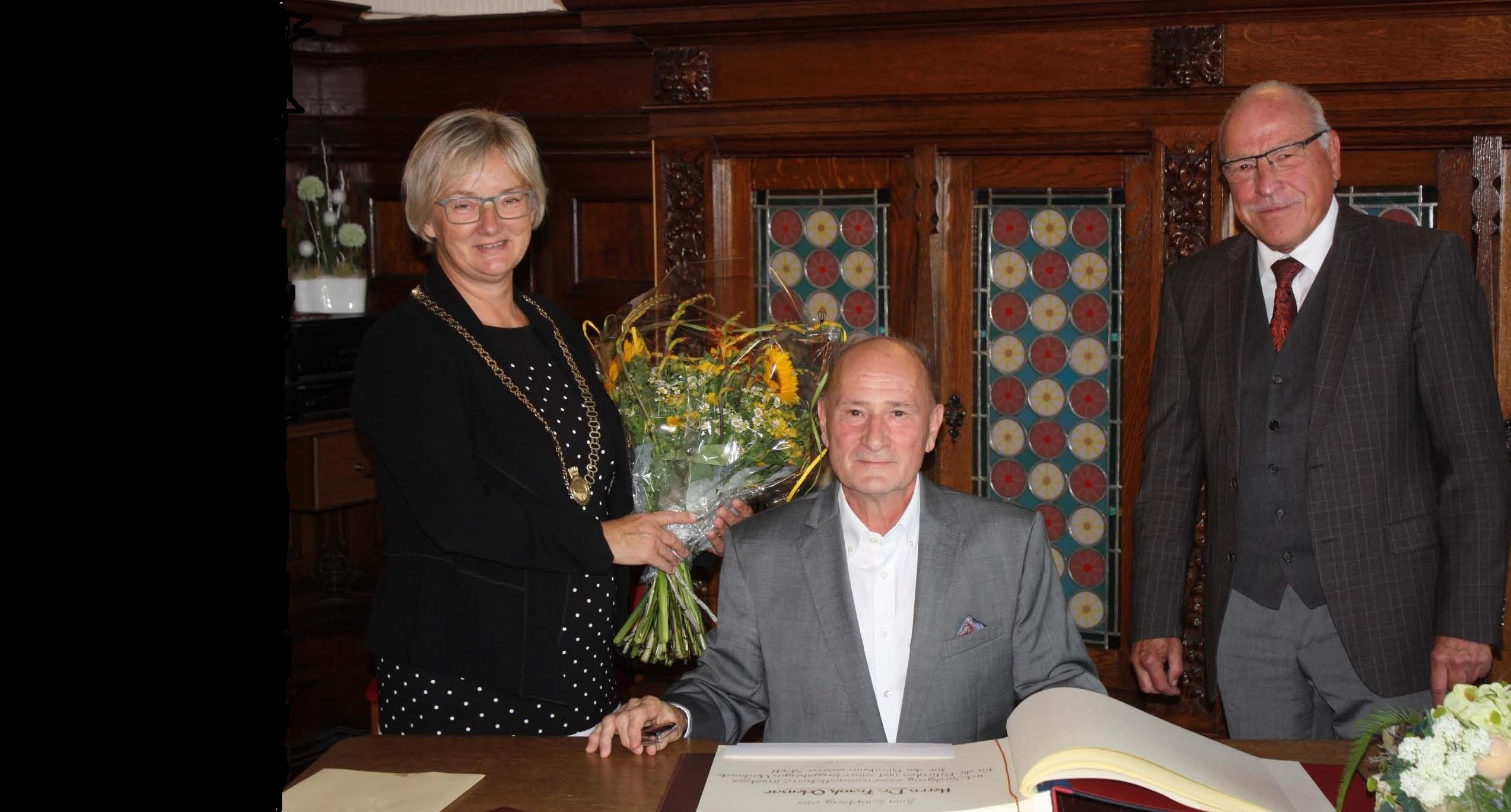 Eintragung in das Ehrenbuch der Stadt Bernburg (Saale) von Dr. med