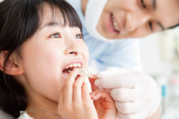 美非抜歯・床・Pooによる顎態調和法 （床矯正装置と非抜歯