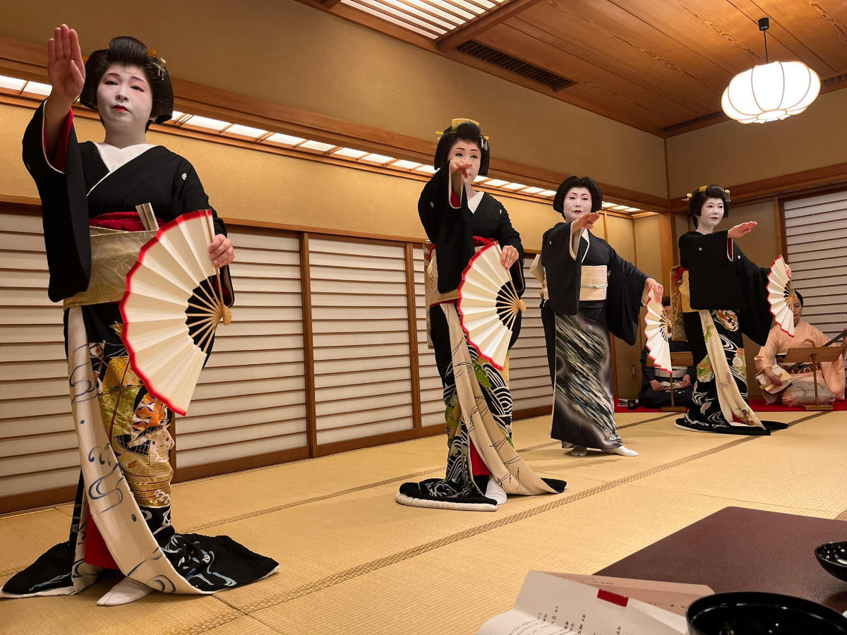 日本画・額装・美品・サインあり・神楽坂料亭 日本画・額装・美品・サインあり・神楽坂料亭