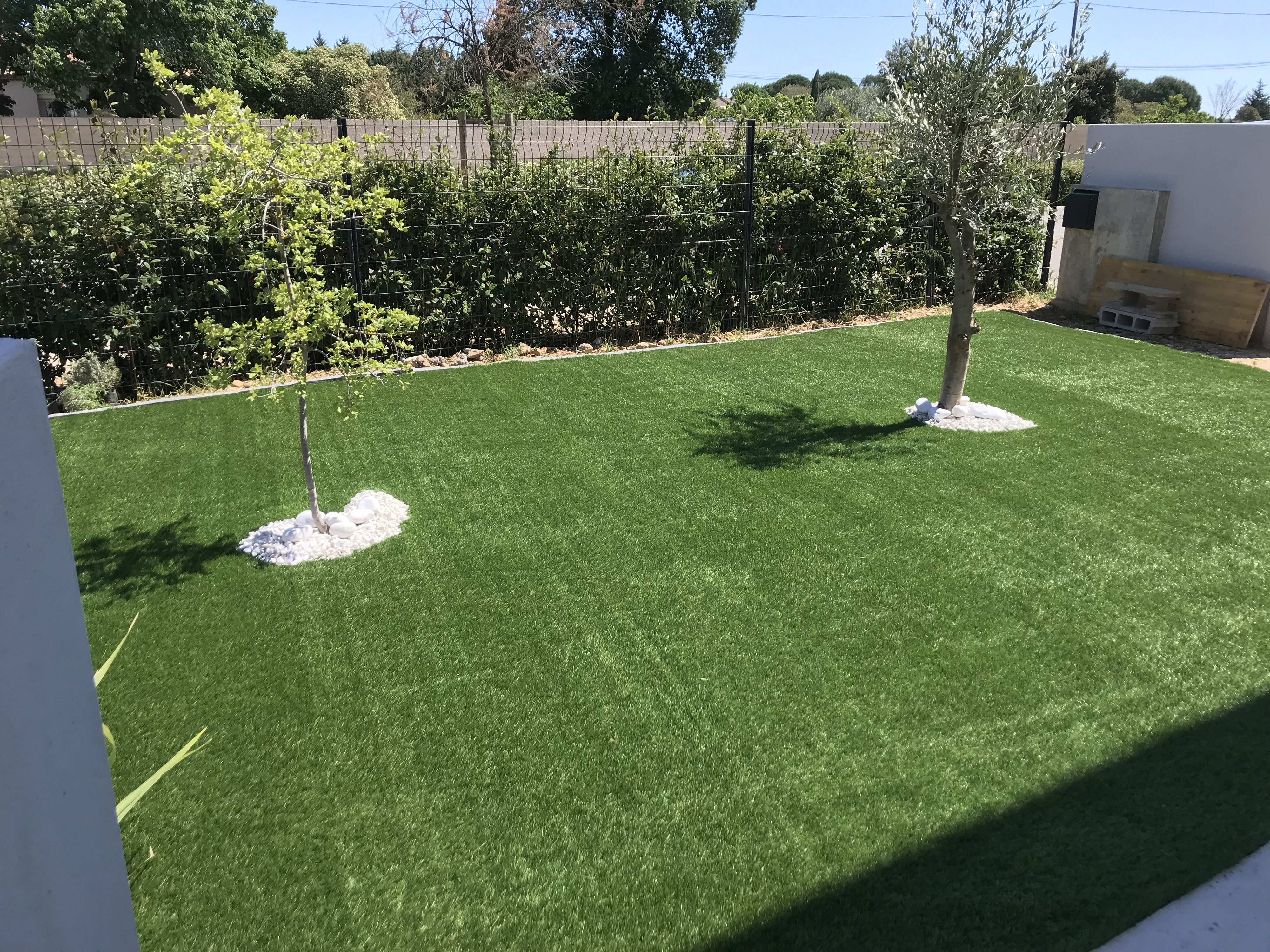 Gazon synthétique GARD ménage Montpellier, Vergèze